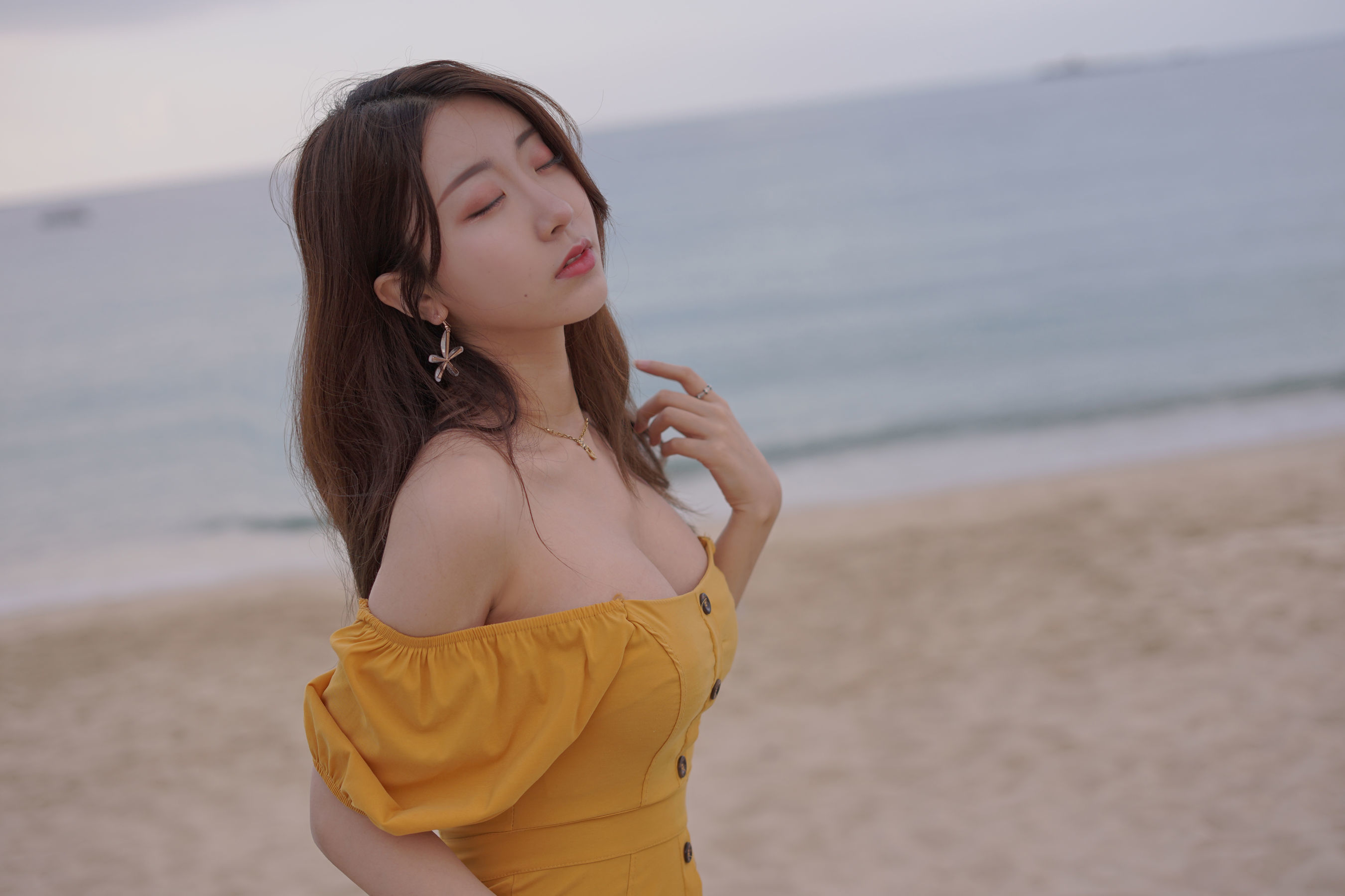 人气Coser黑川 – 海岛之旅 黄色连衣裙 [19P]