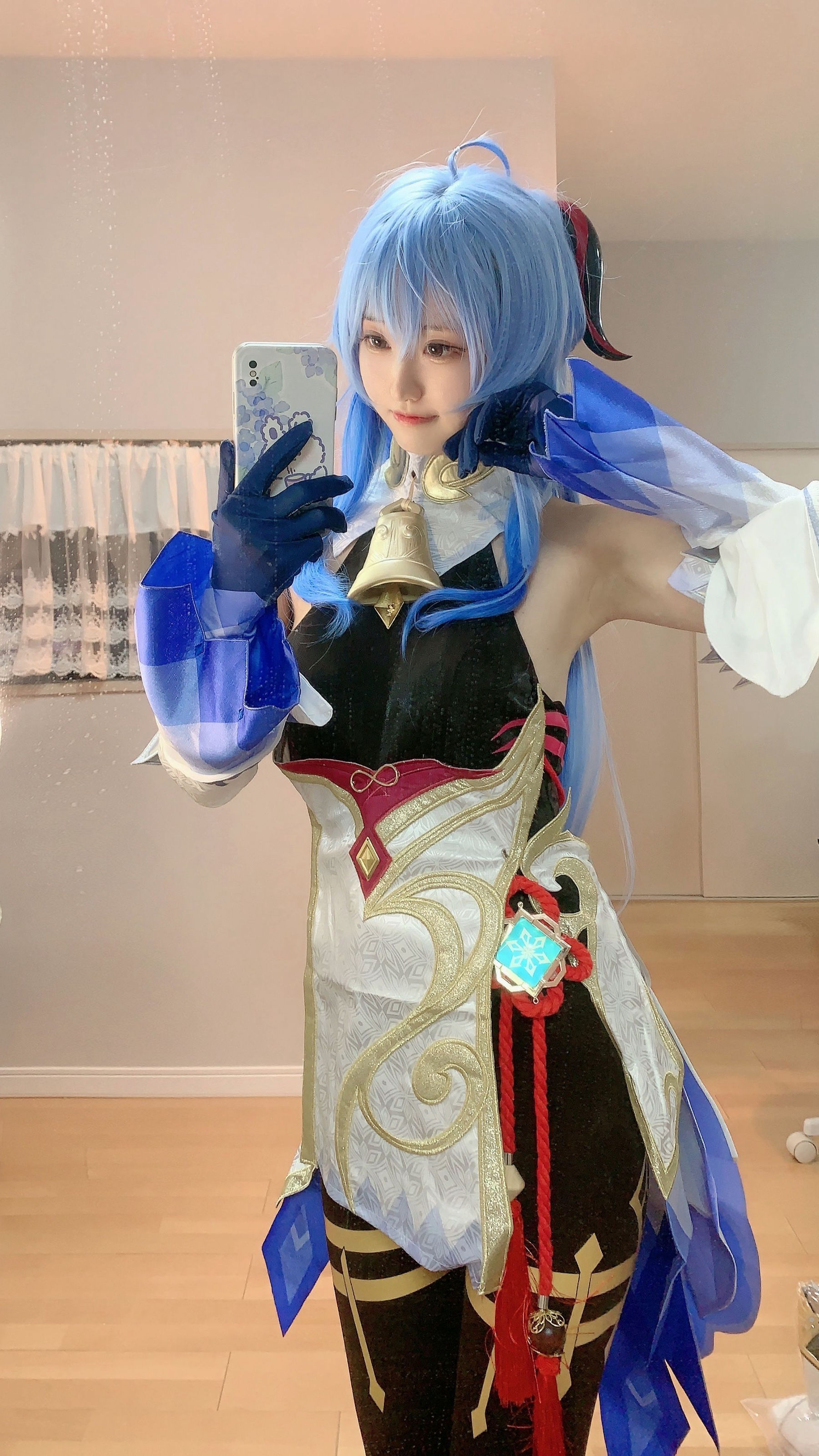 千阳(ちよ) – 甘雨对镜拍 [13P]