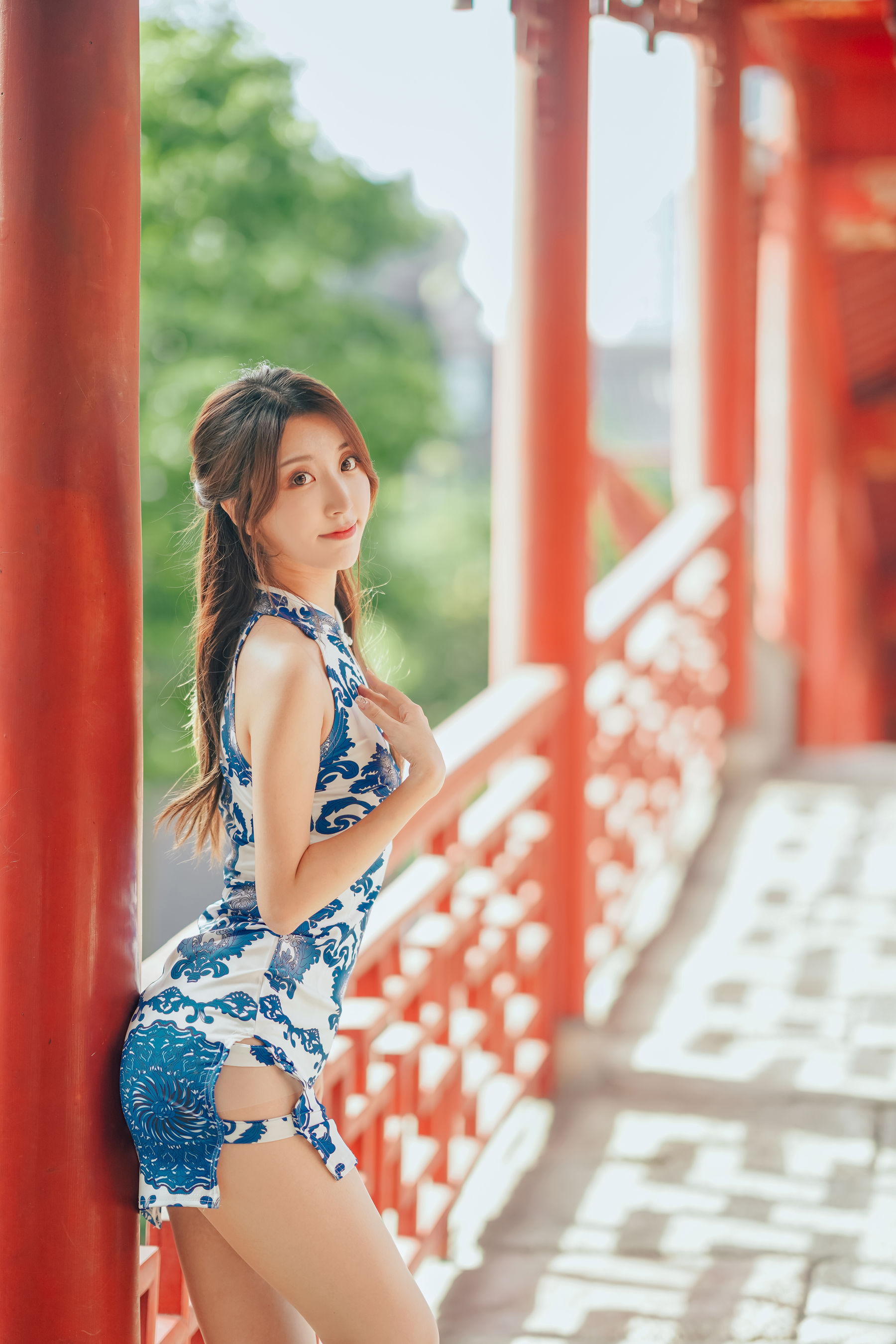 人气Coser黑川 – 青花旗袍 [33P]