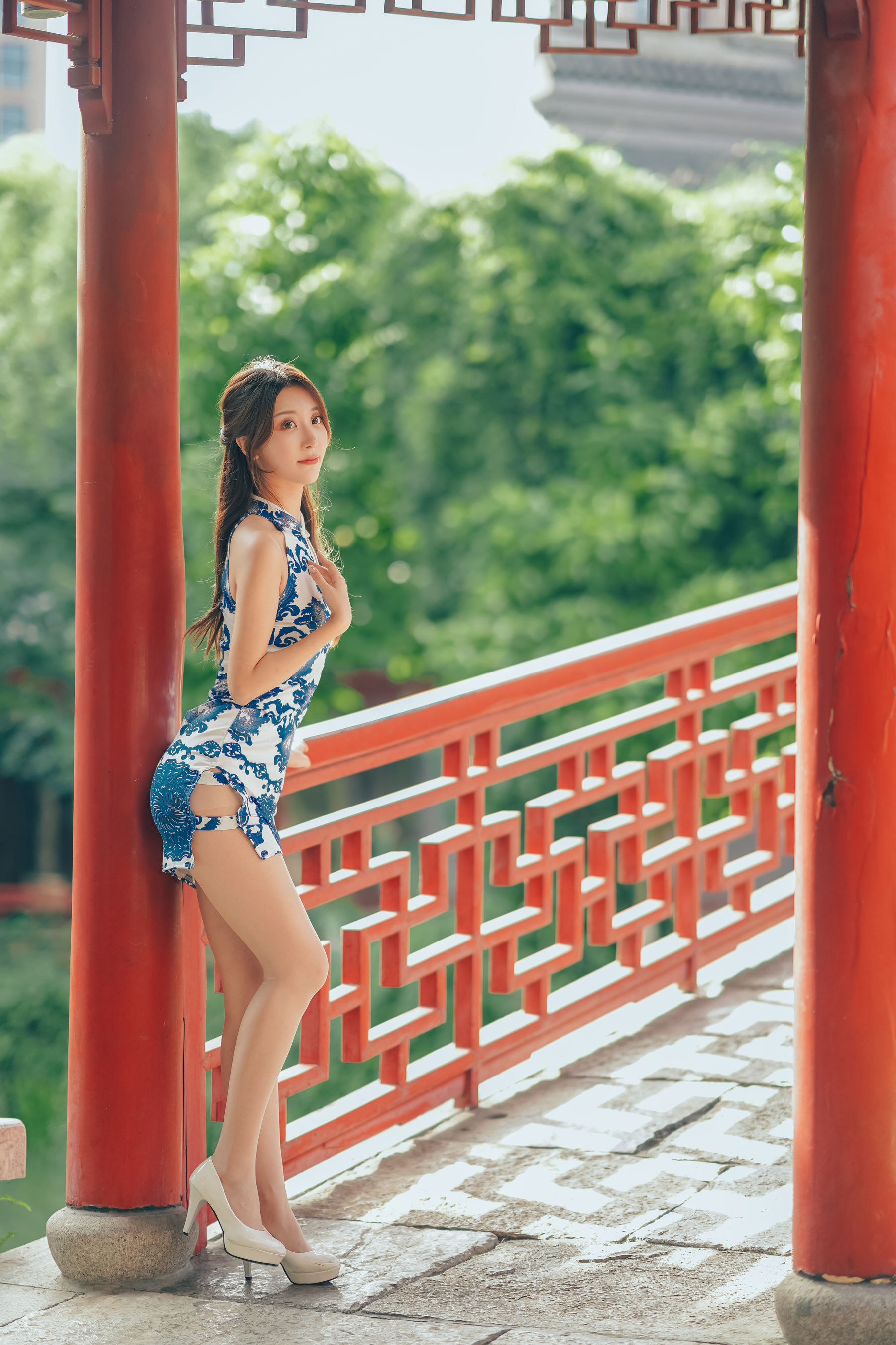 人气Coser黑川 – 青花旗袍 [33P]