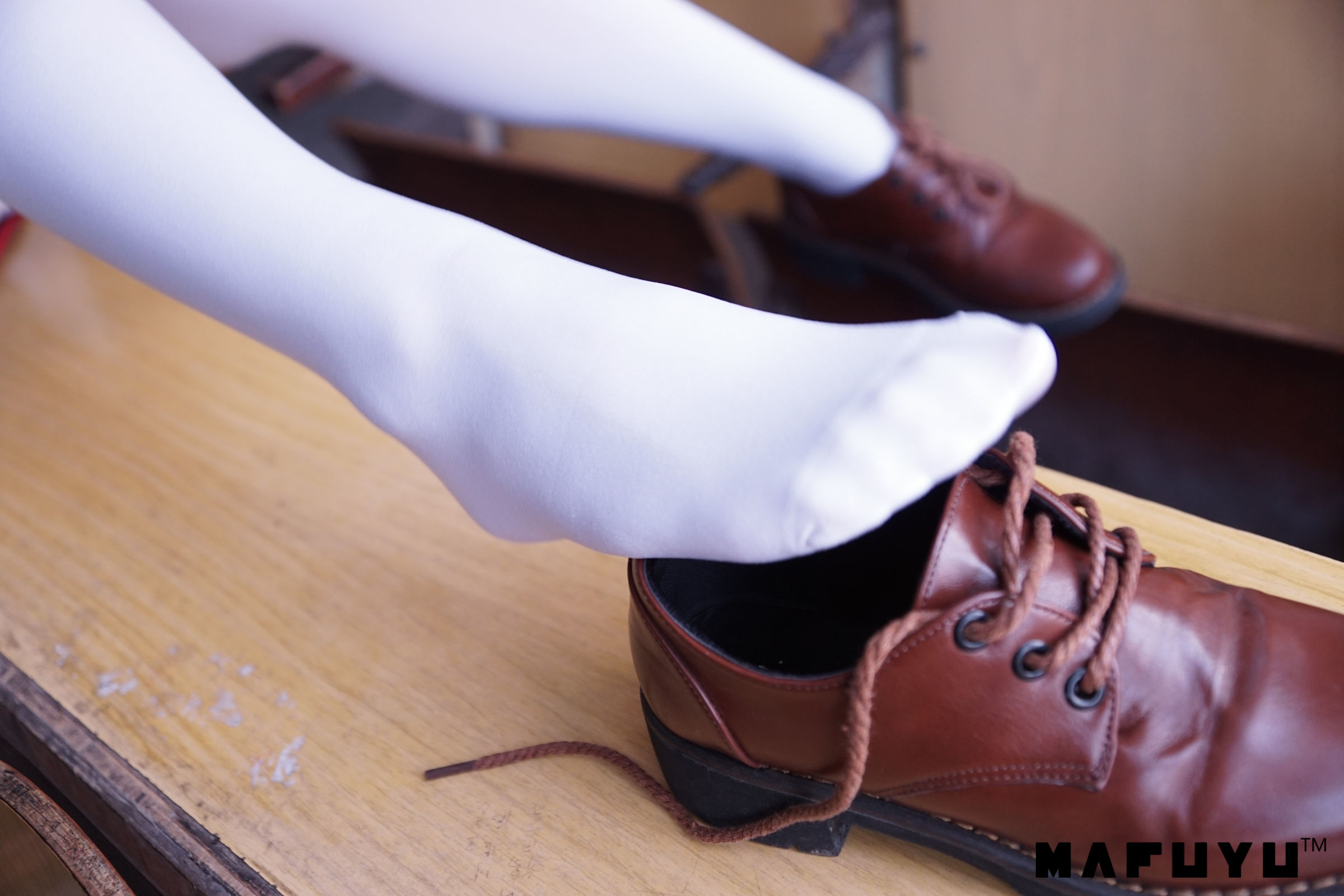 [萝莉COS] 神楽板真冬 红JK白过膝系列套图 [112P]