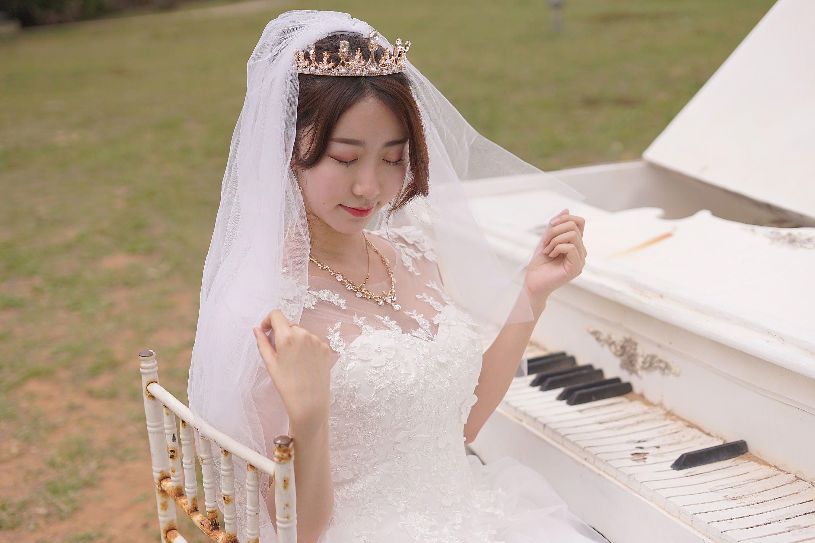 人气Coser黑川 – 海岛之旅 婚纱 [17P]