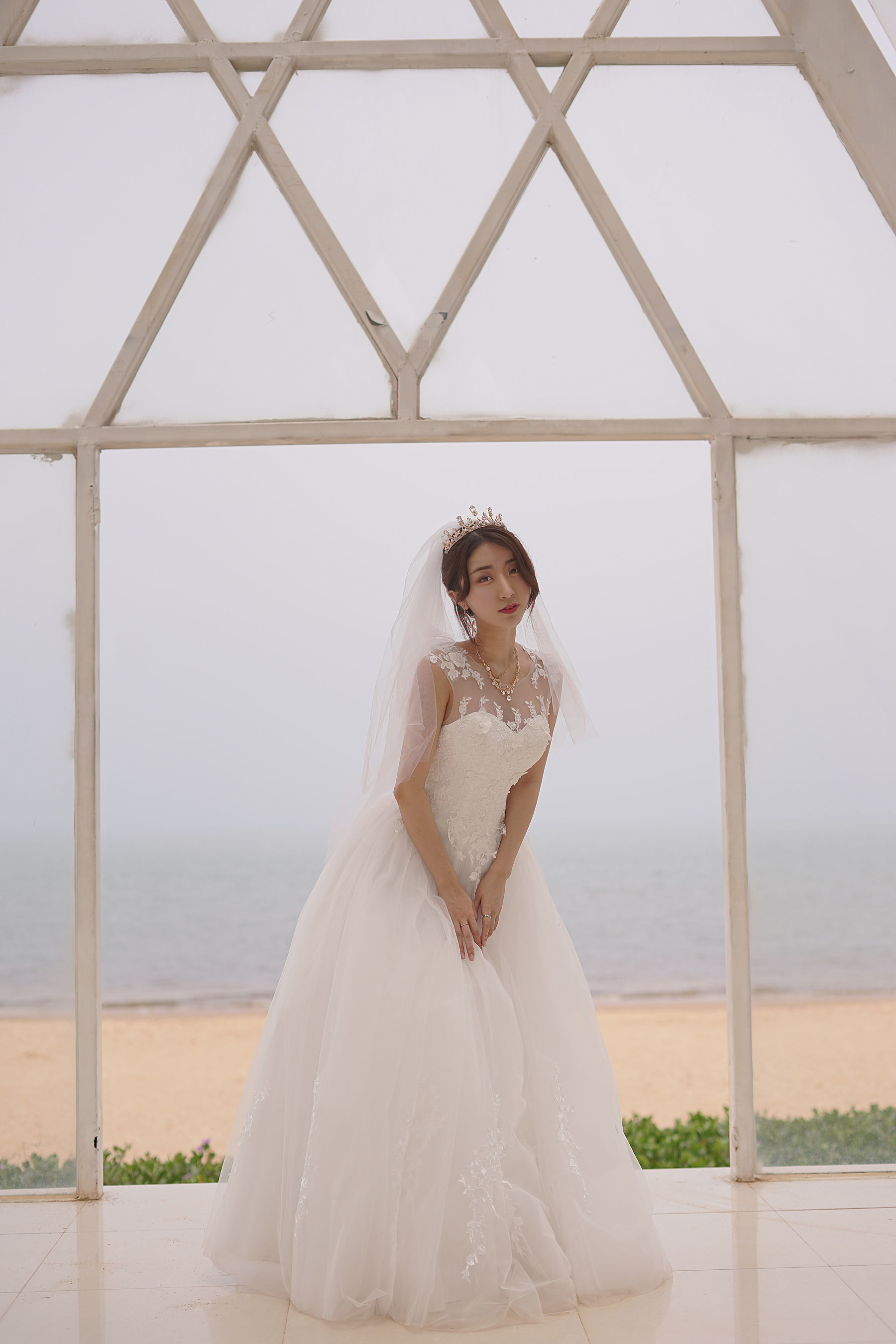 人气Coser黑川 – 海岛之旅 婚纱 [17P]