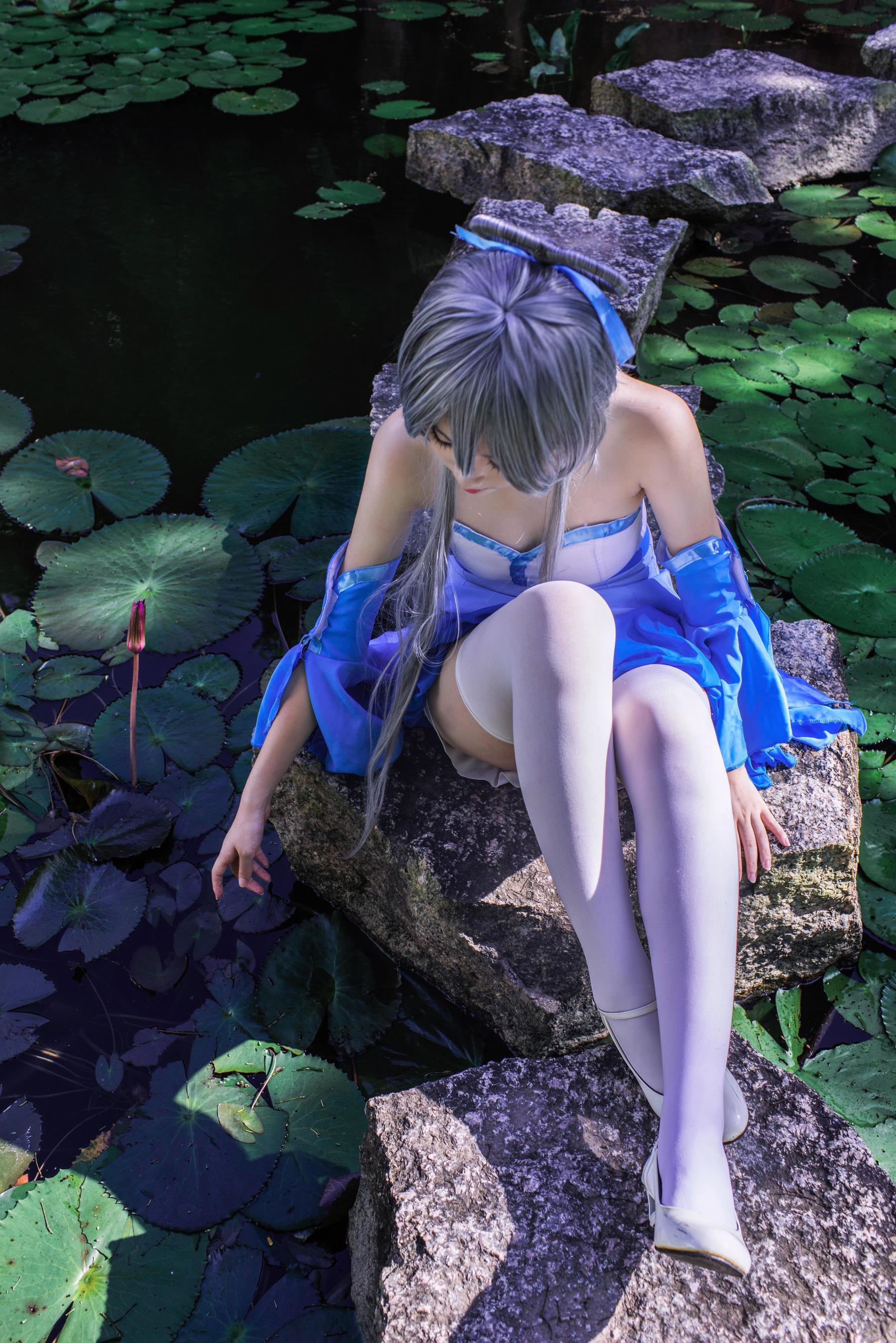 动漫博主南桃Momoko – 洛天依 [18P]