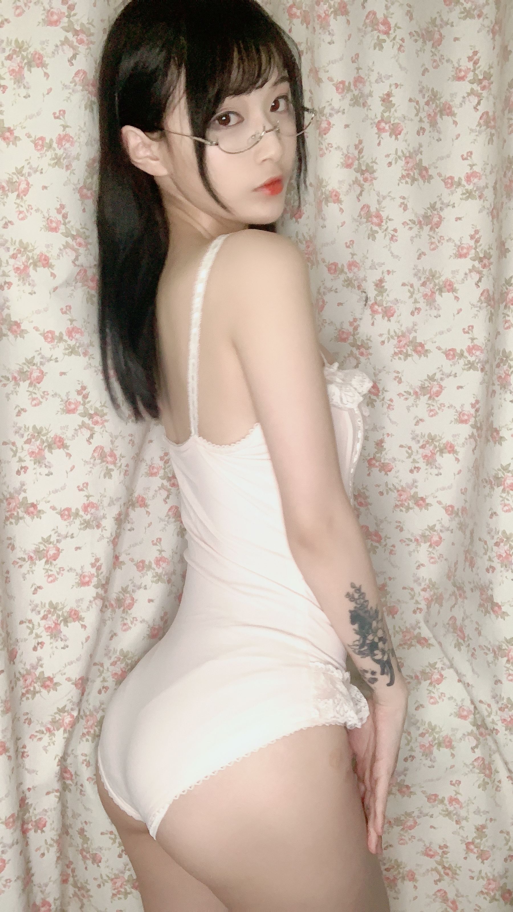 动漫博主铁板烧鬼舞w – 内衣连体 [13P]