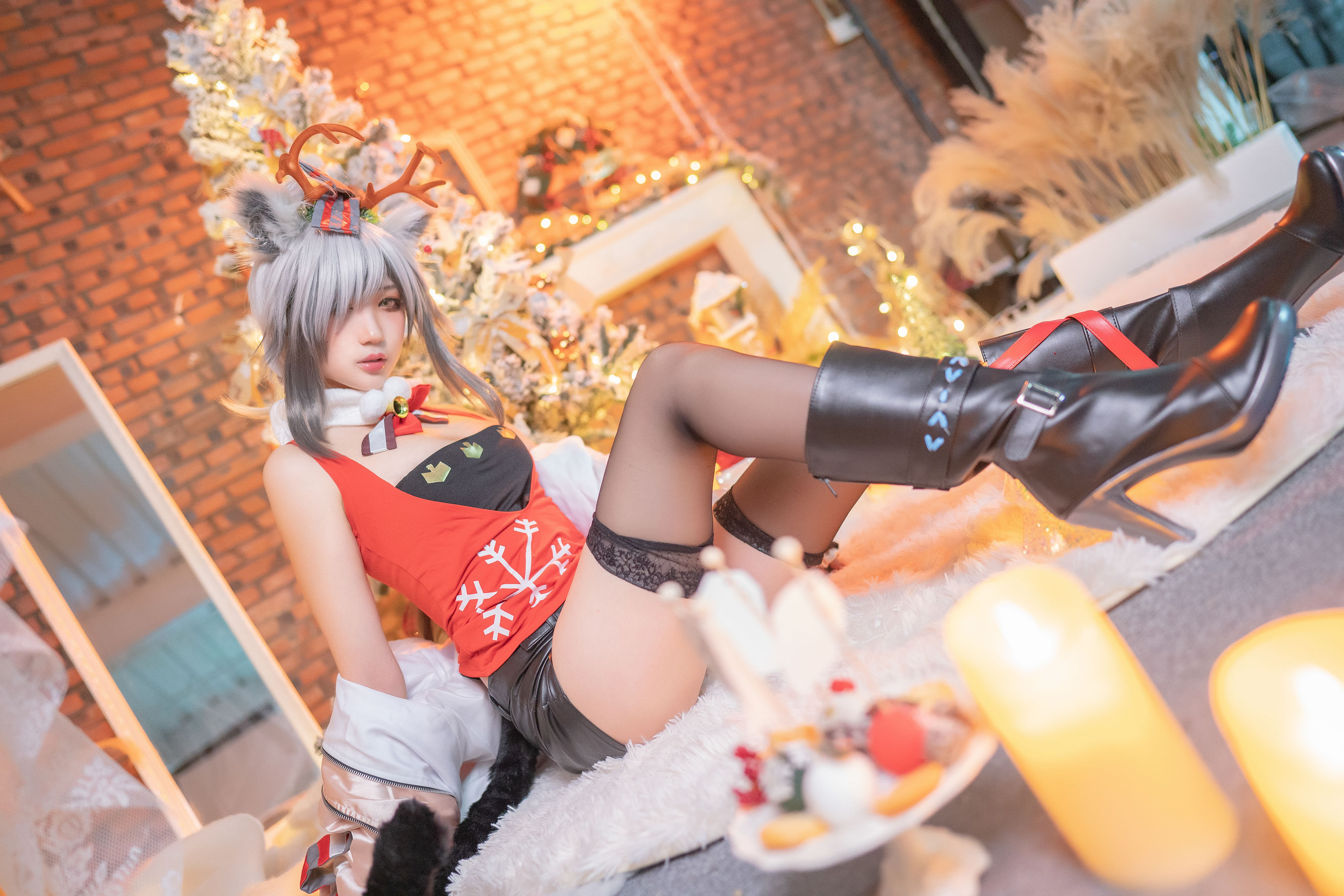 周叽是可爱兔兔 – 圣诞黑丝兽耳 [18P]