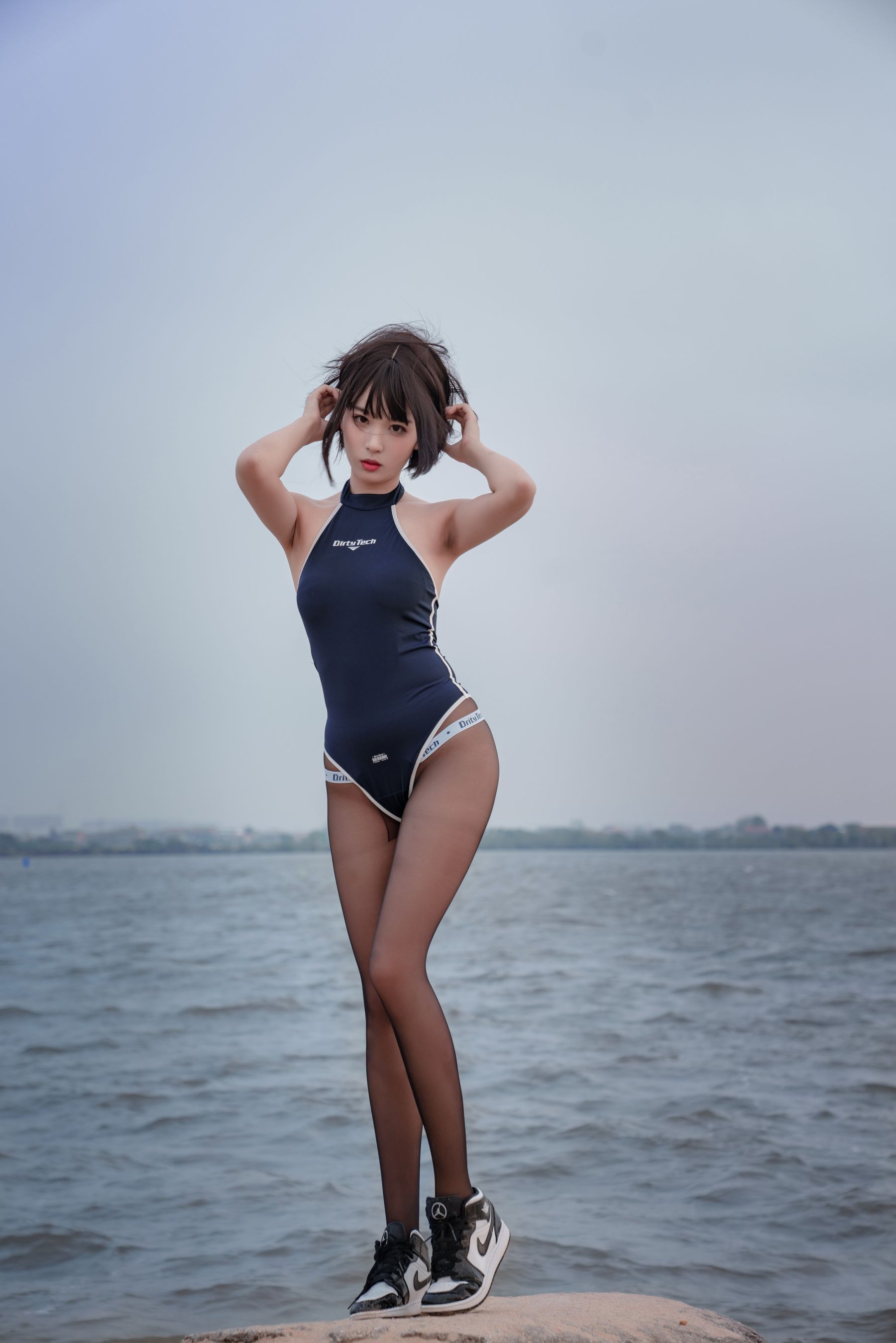 轩萧学姐 – 沙滩竞泳 [45P]