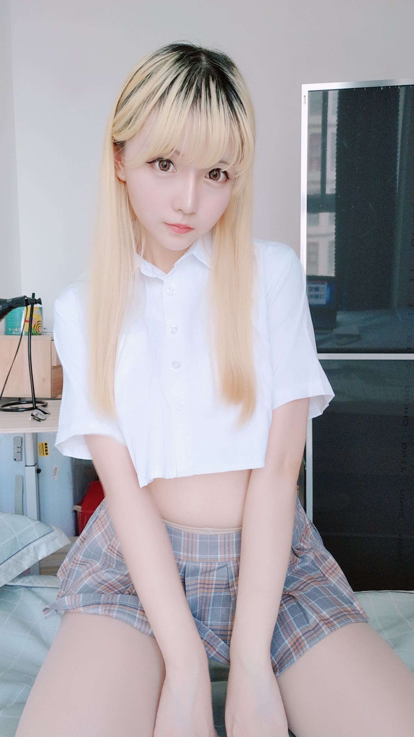 [萝莉COS] 星之迟迟 – 短裙制服 [62P]