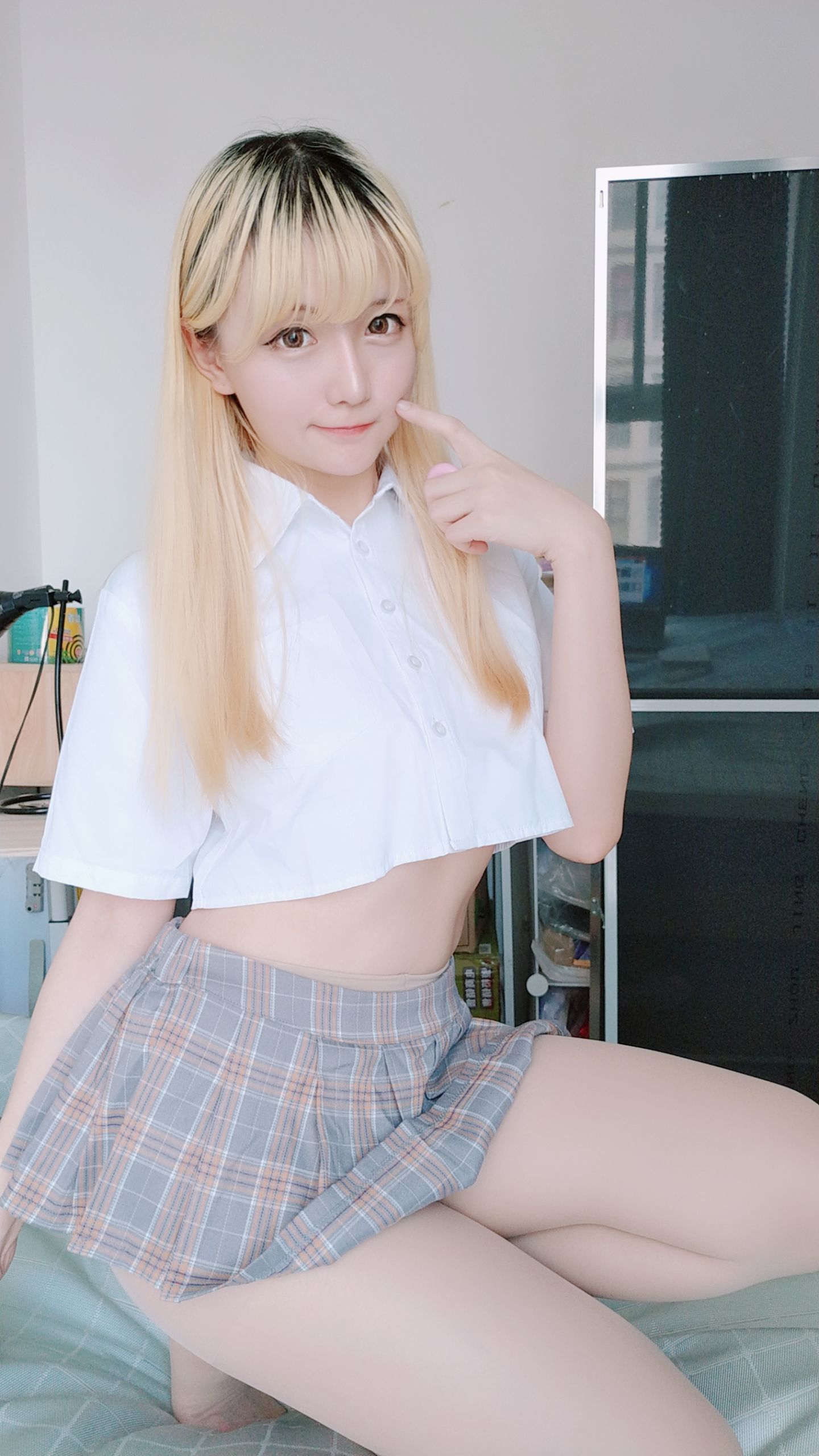 [萝莉COS] 星之迟迟 – 短裙制服 [62P]