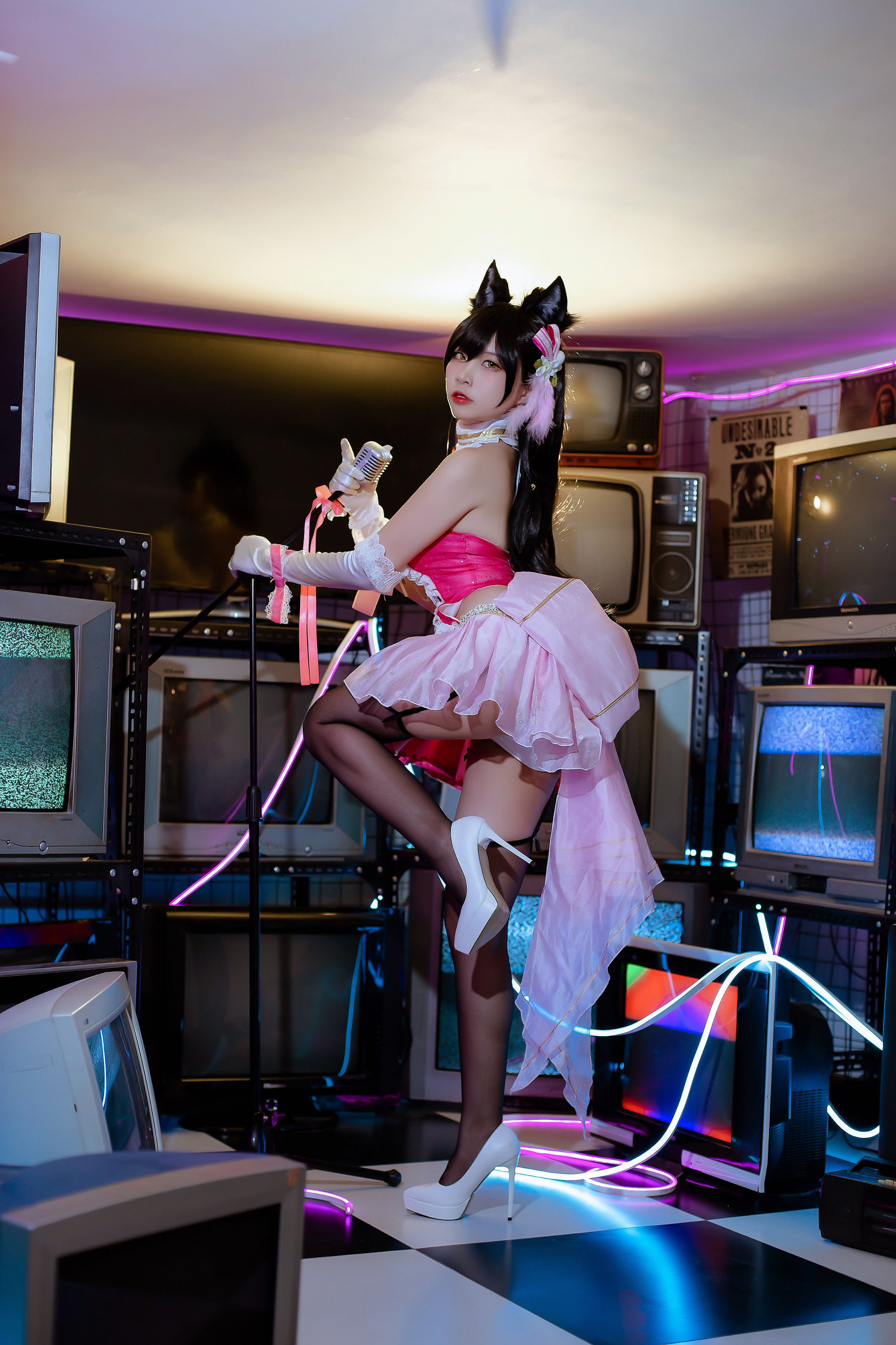 [Cosplay写真] 人气Coser二佐Nisa – 犬之眷之碧蓝爱宕 打歌服 [14P]