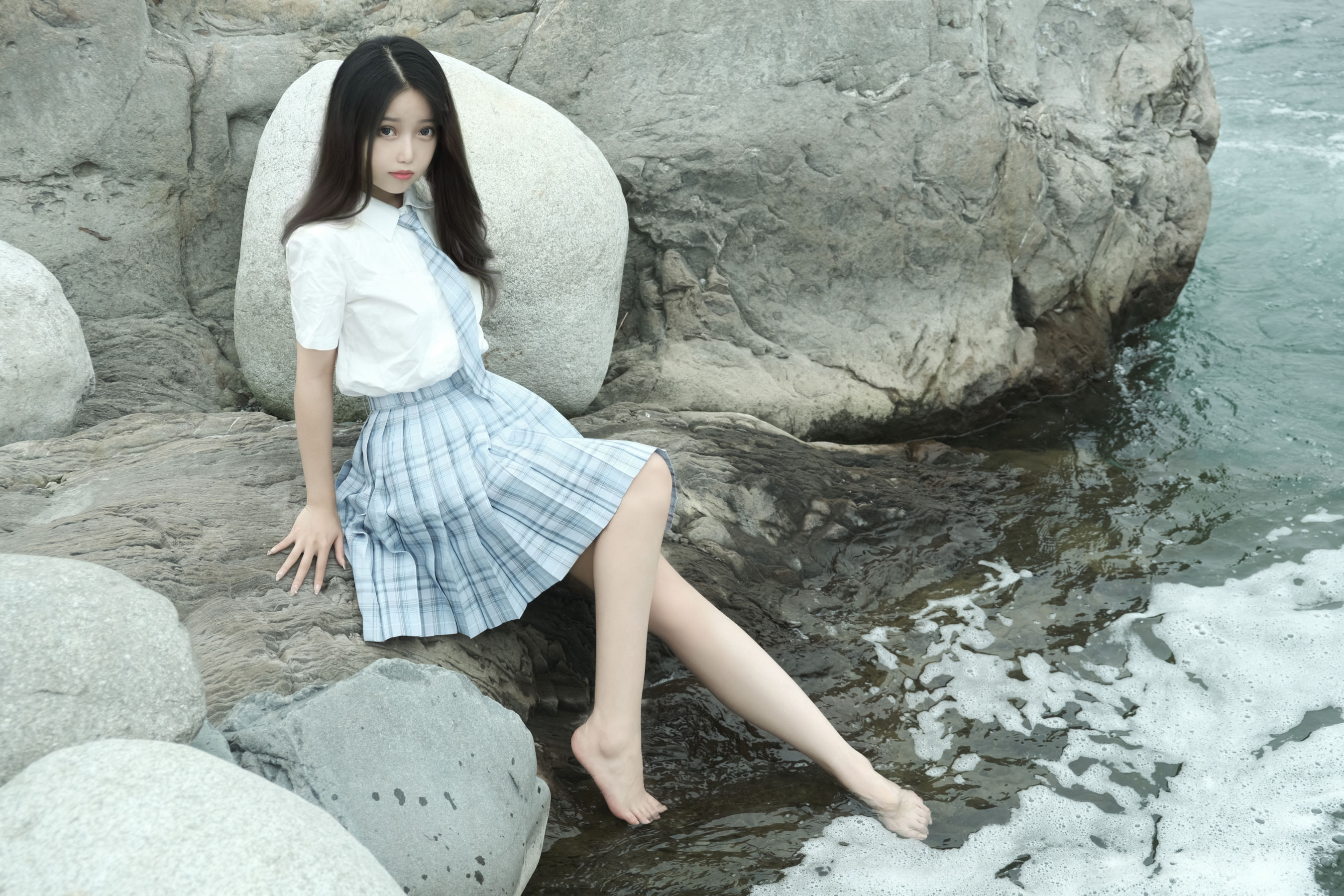 eloise软软 – 河边JK [34P] 插图1