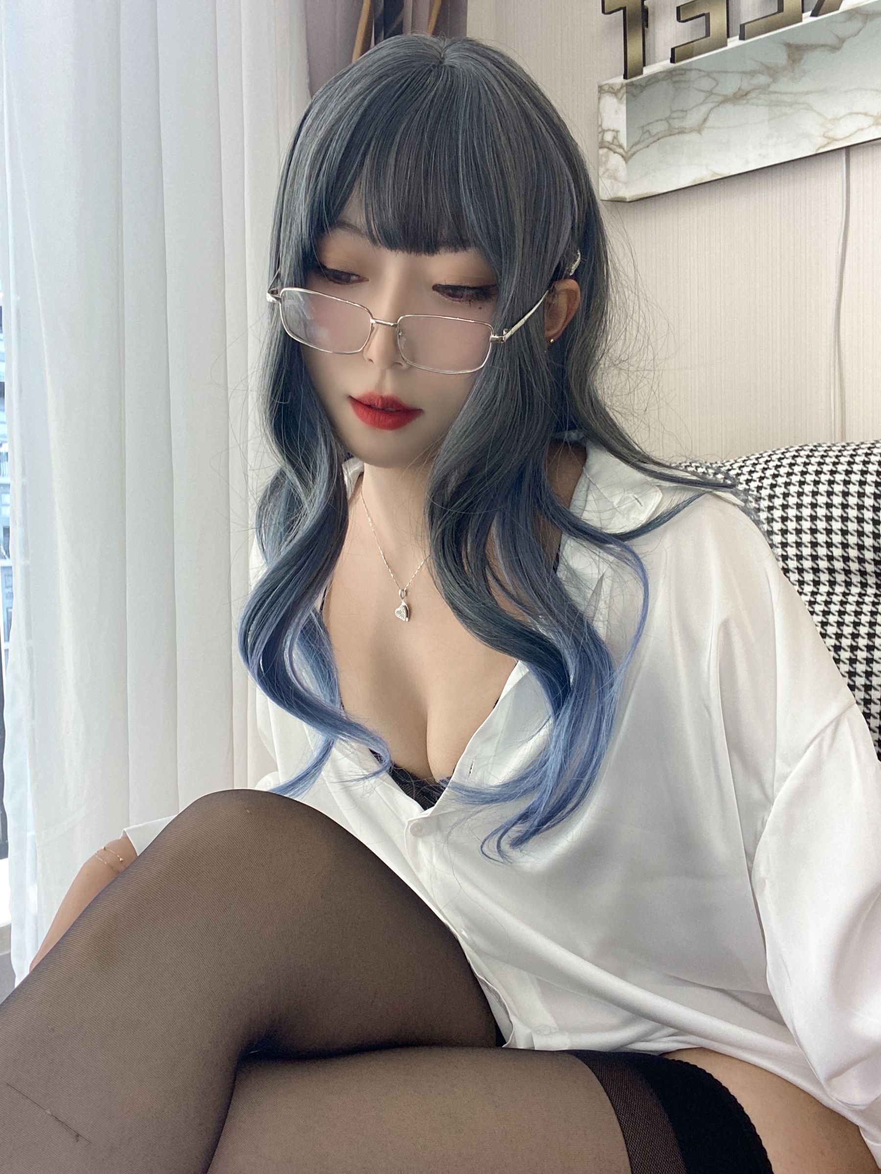 动漫博主Money冷冷 – 白衬衫 [84P]