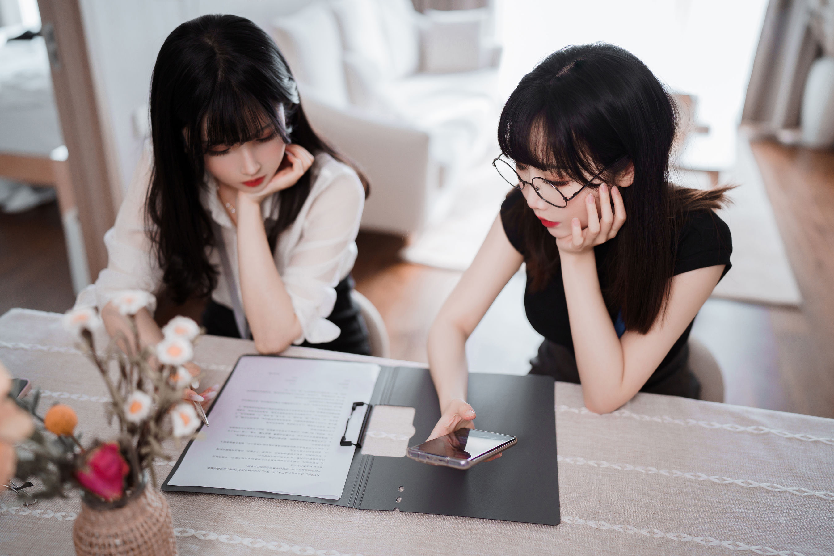 rioko凉凉子(肉扣热热子)&#038;面饼仙儿 – OL百合 [50P]