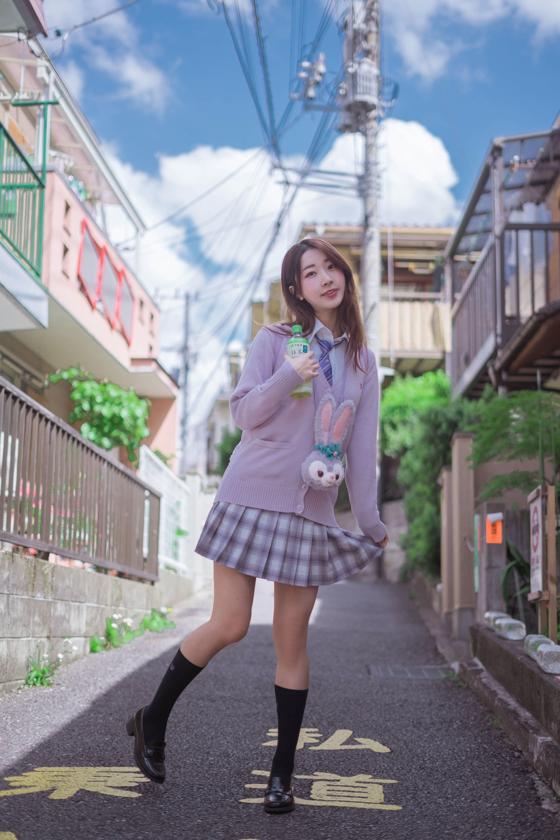 人气Coser黑川 民宿楼下 [15P]