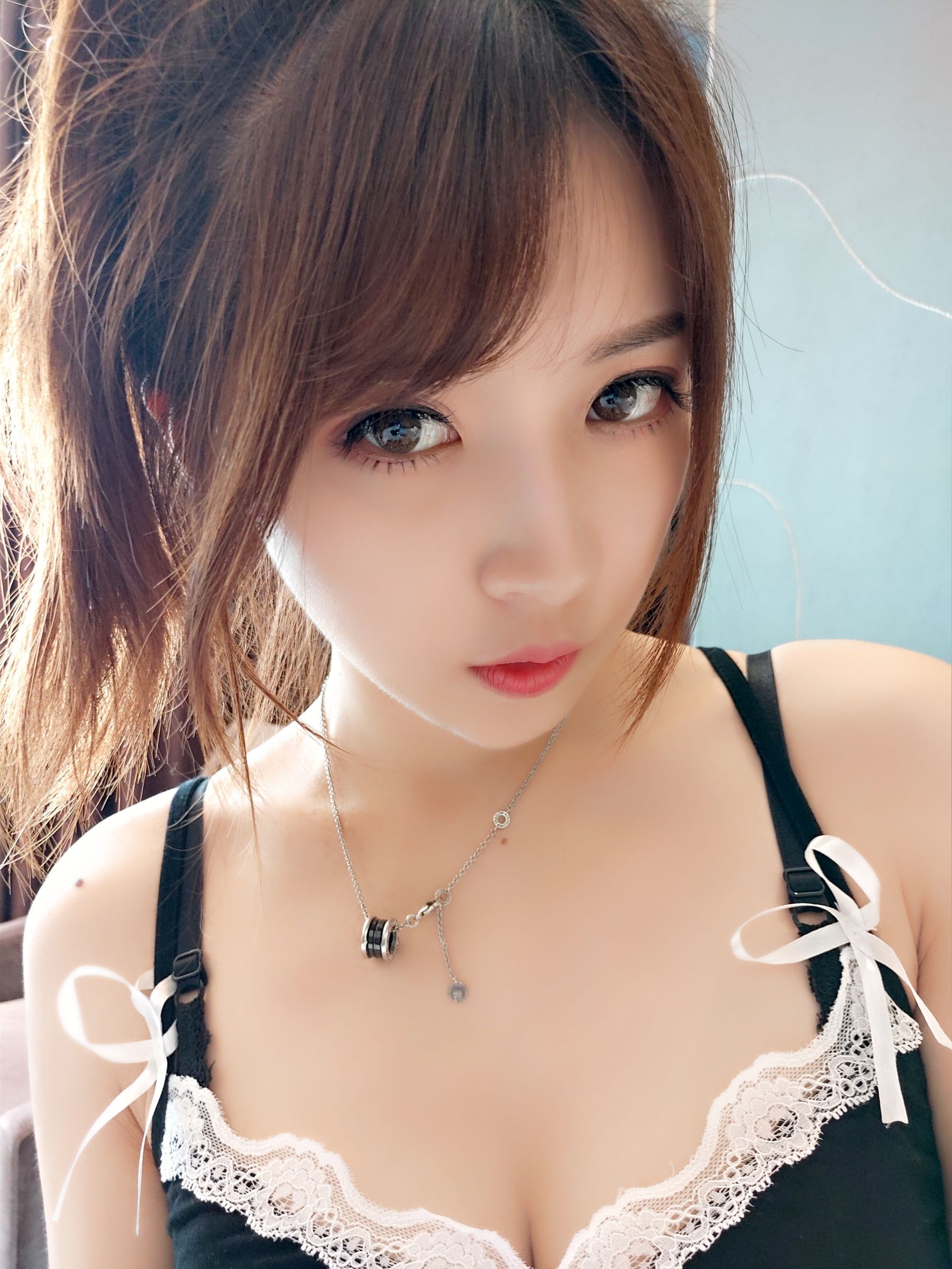 斗鱼主播小女巫露娜 – 黑色吊带裙 [36P]