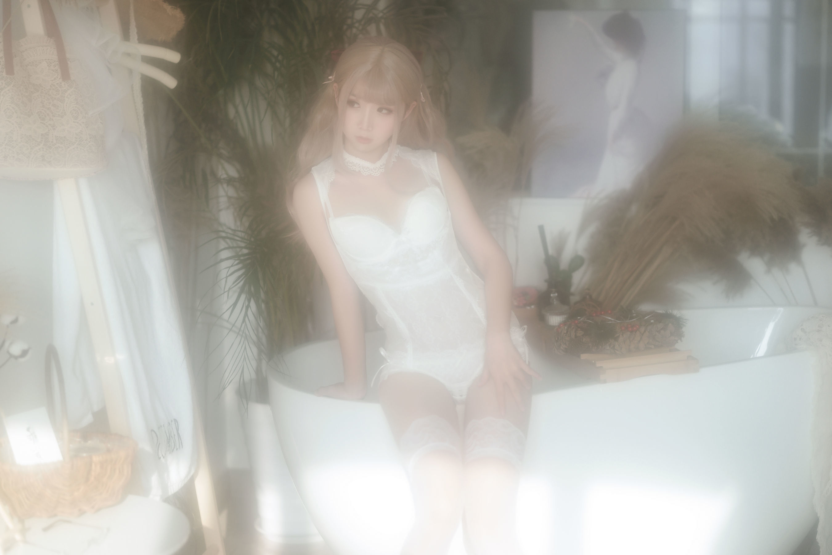 [萝莉COS] 面饼仙儿 – 复古内衣套 [25P]