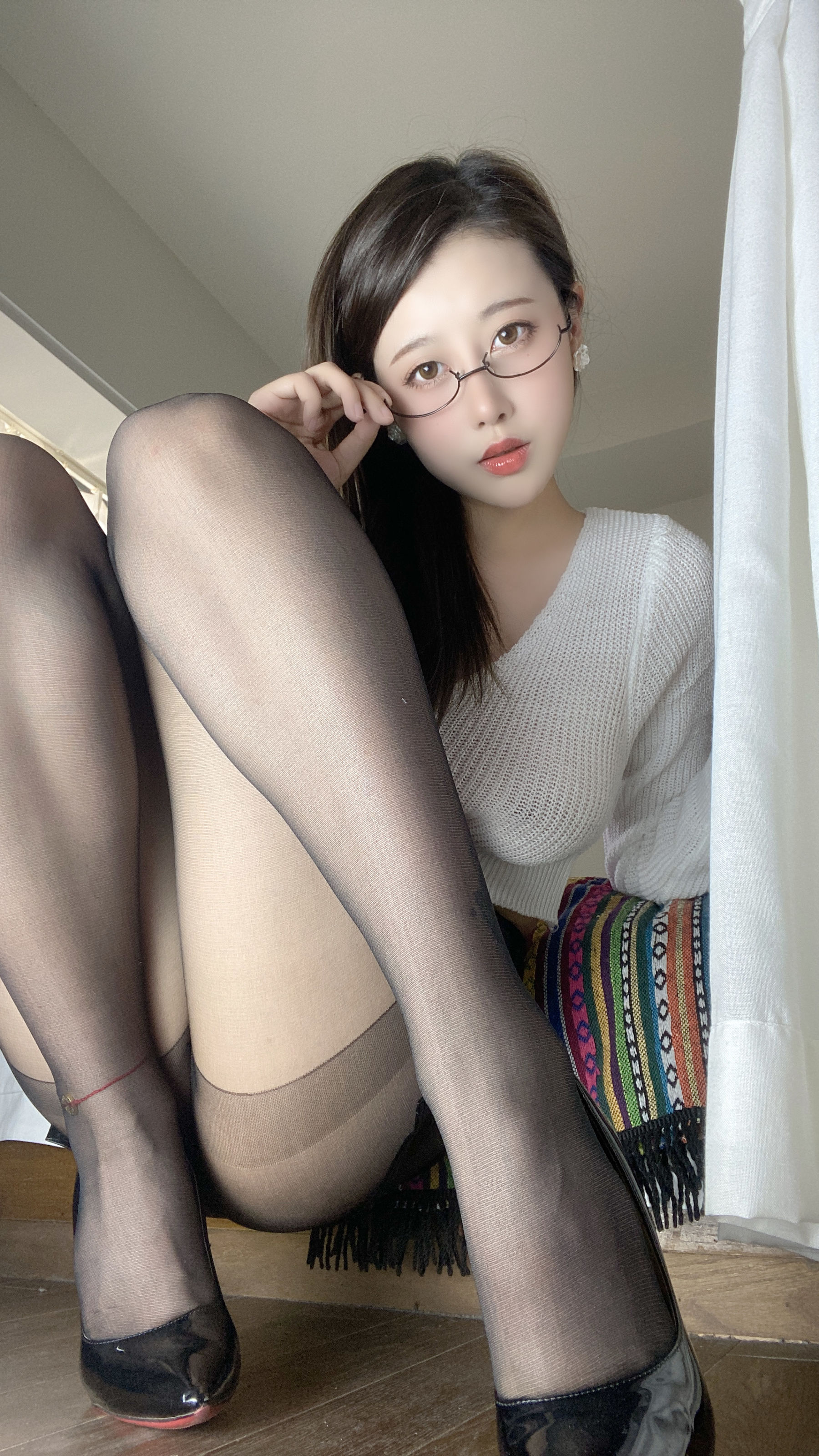 萌妹子Coser摇摇乐yoyo fantia 22年1月会员合集 黑丝OL诱惑 [108P]