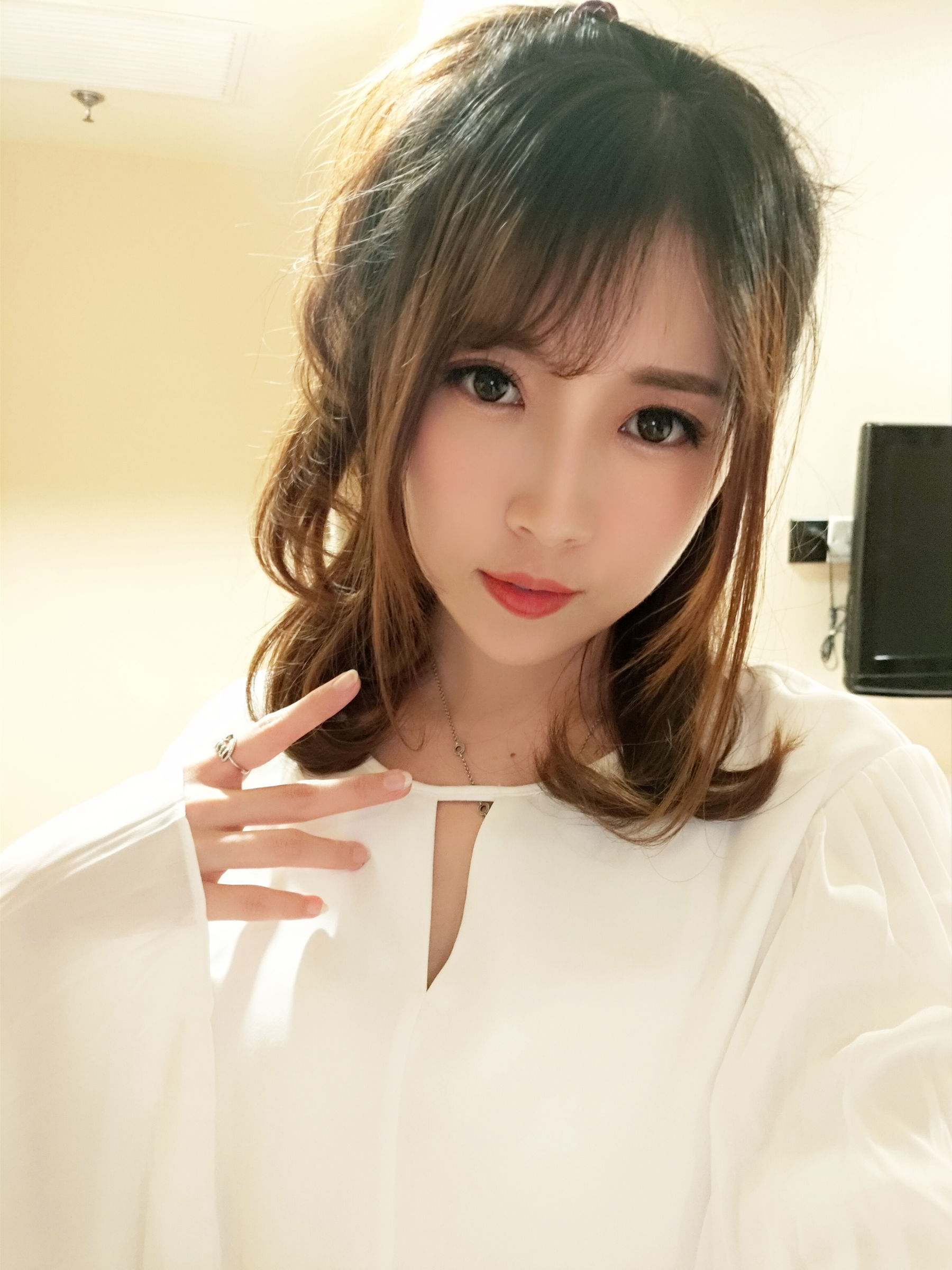 斗鱼主播小女巫露娜 – OL风肤色连裤袜 [40P]