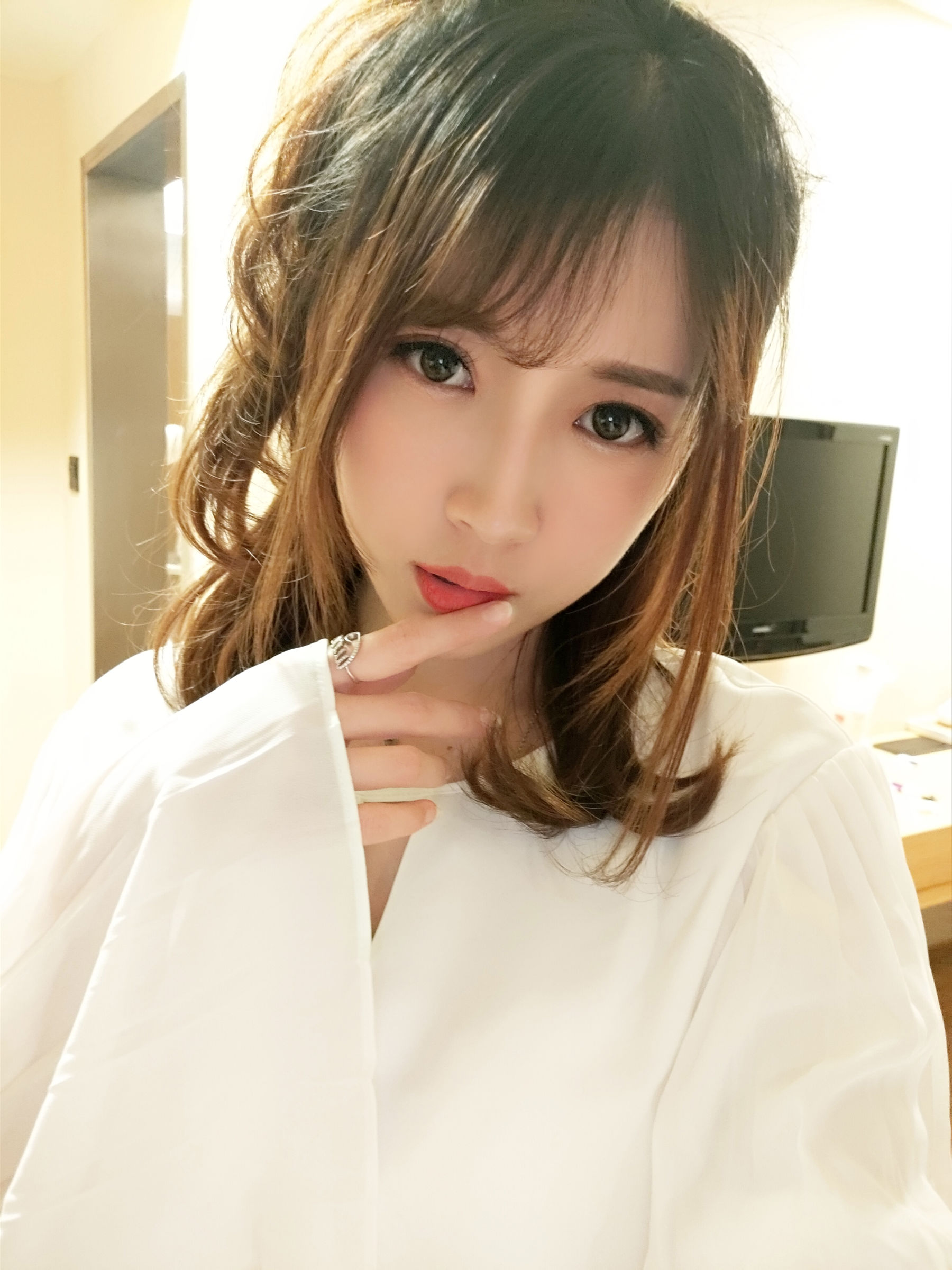 斗鱼主播小女巫露娜 – OL风肤色连裤袜 [40P]