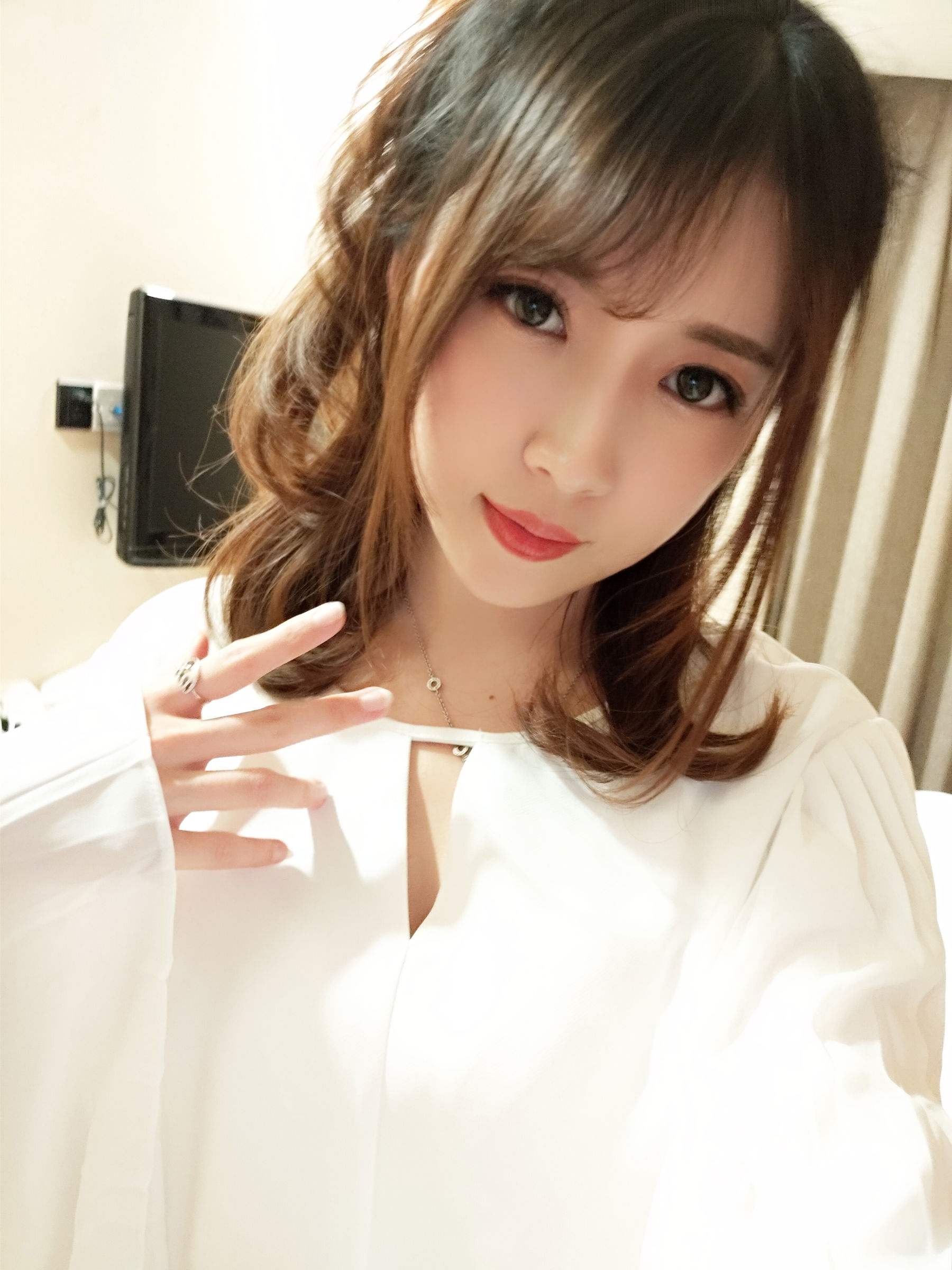 斗鱼主播小女巫露娜 – OL风肤色连裤袜 [40P]