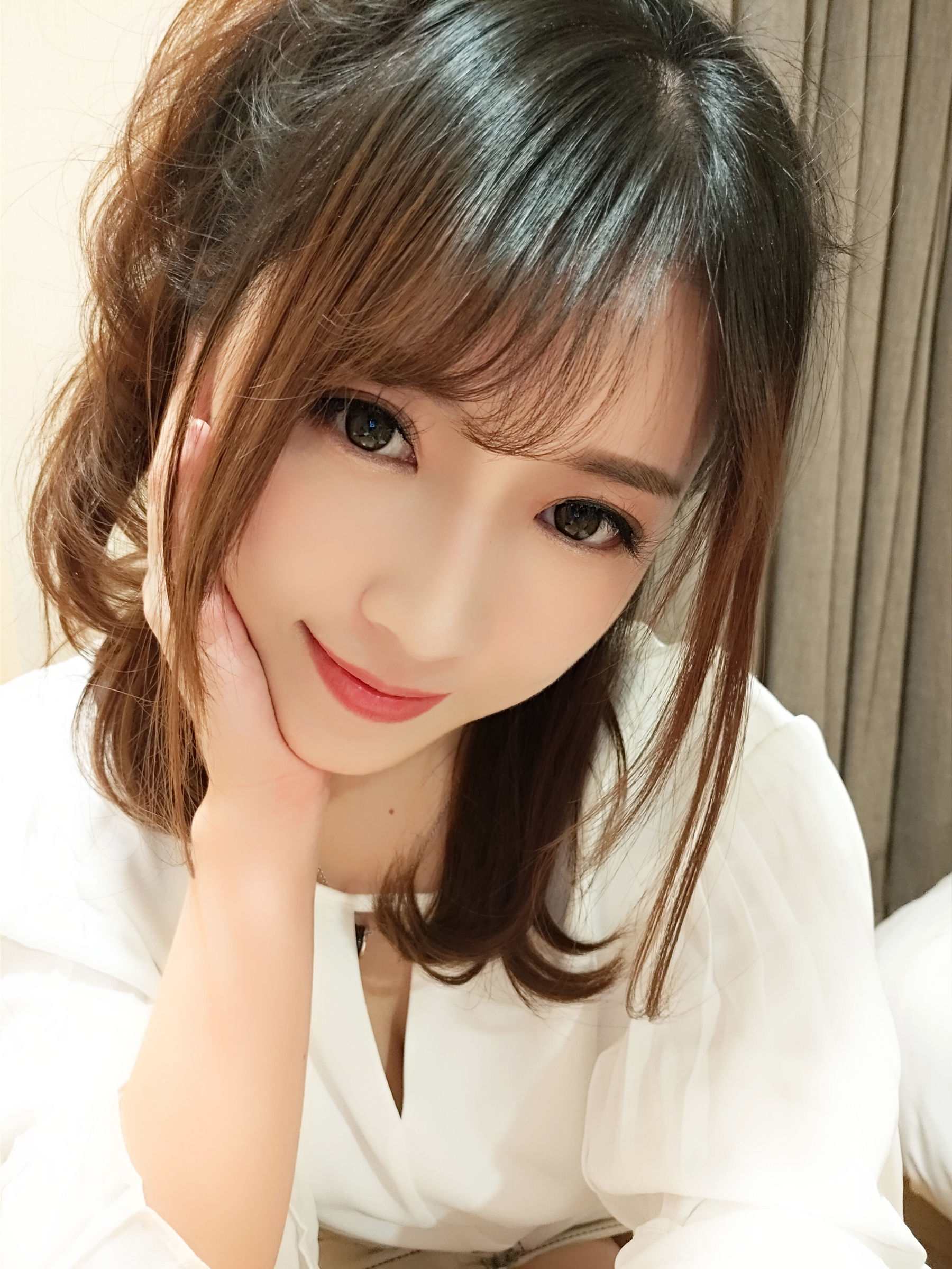 斗鱼主播小女巫露娜 – OL风肤色连裤袜 [40P]