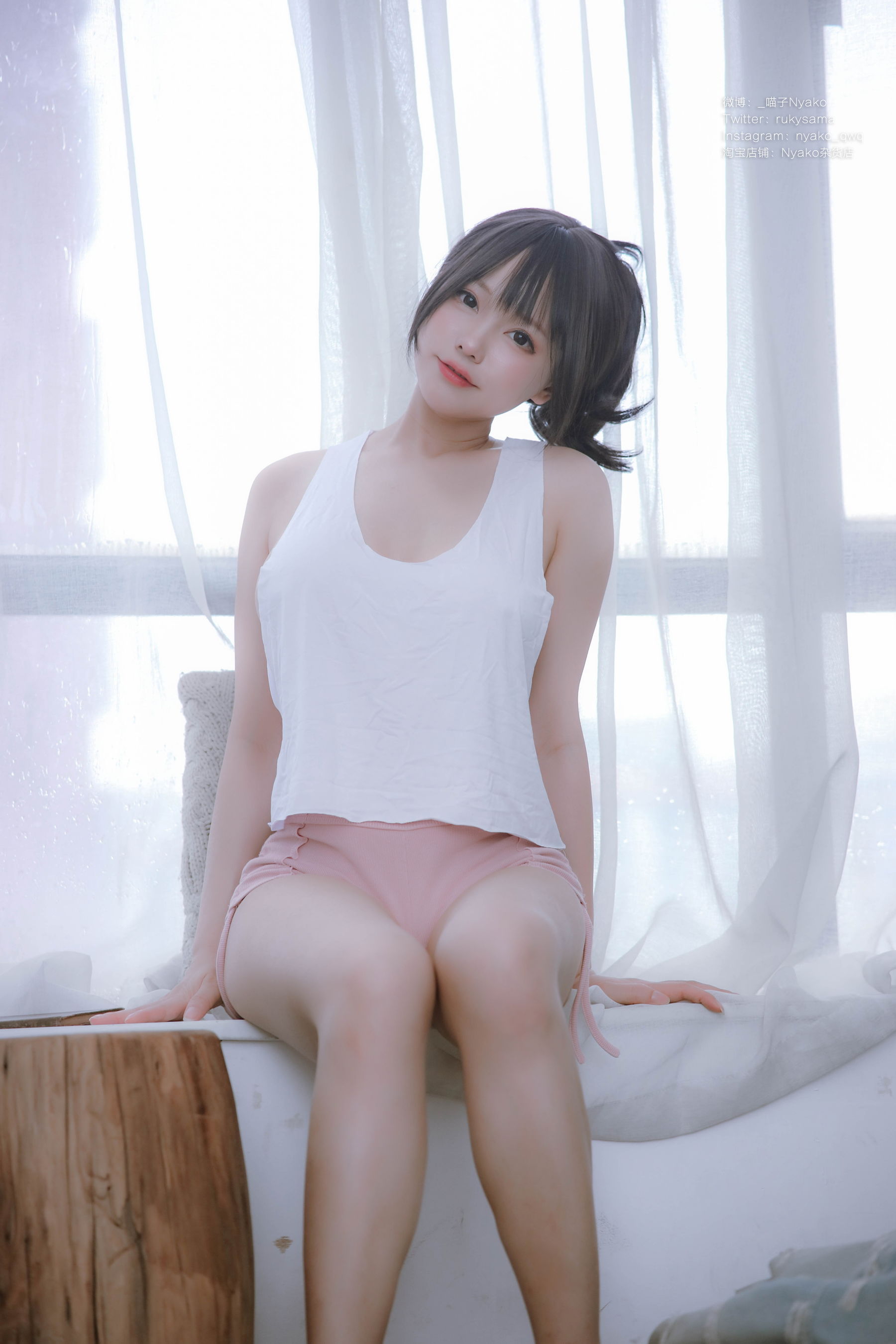 萌妹子Nyako喵子 – 隣のやばいお姉さん 背心 [78P]