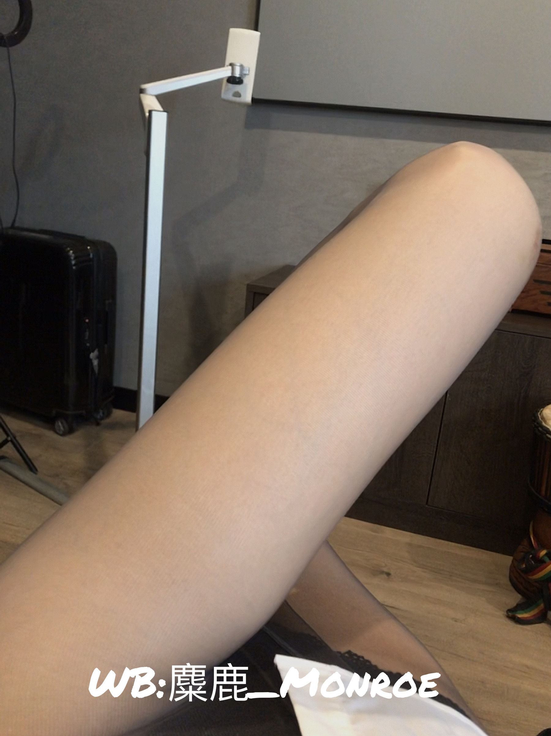 丝足博主麋鹿_Monroe 2020.06.30 迷恋 [58P]