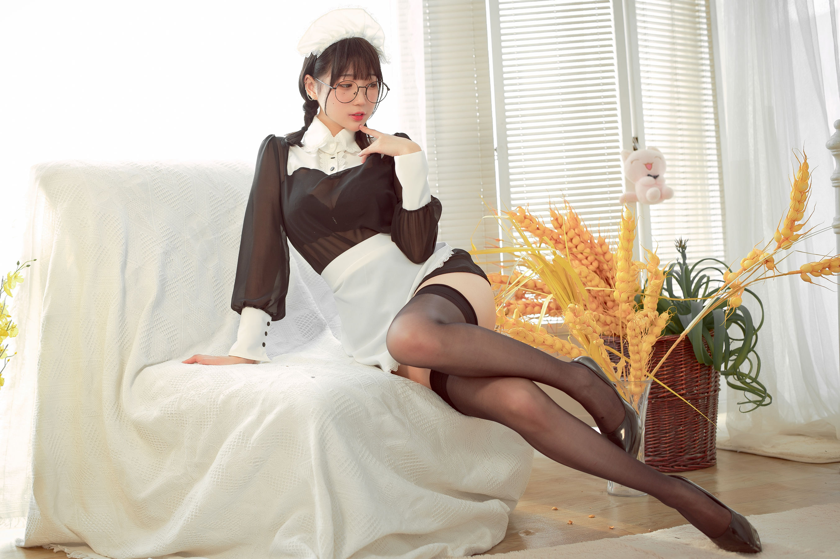 周叽是可爱兔兔 – 眼镜女仆 [35P]