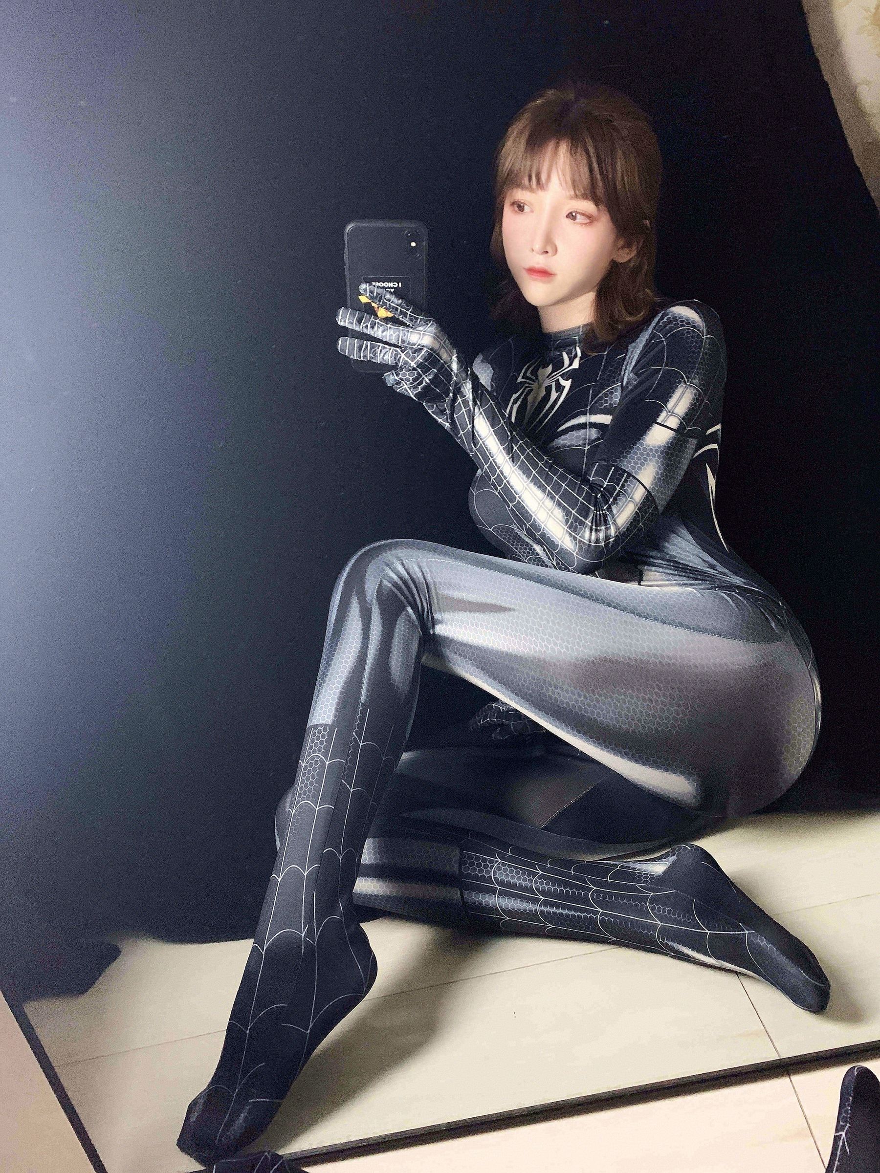 一小央泽 – 黑蜘蛛 [30P]