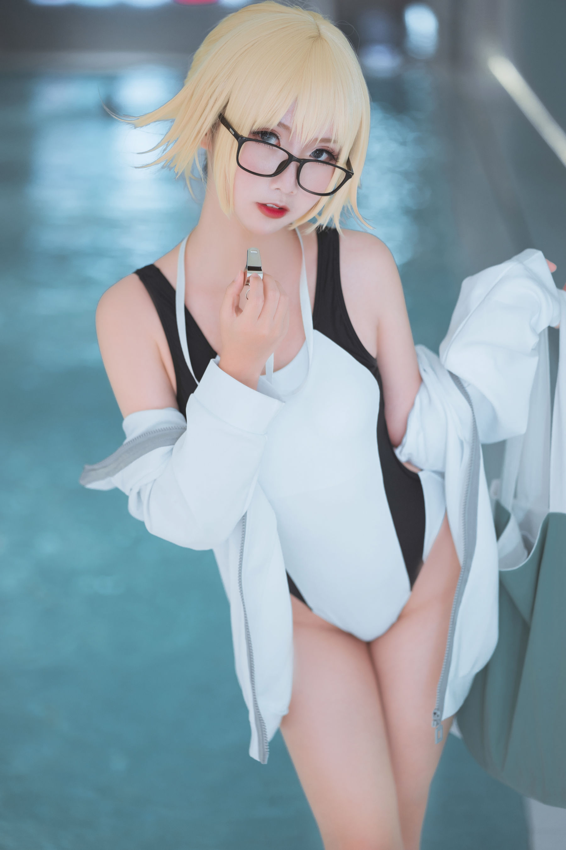 可爱人气Coser面饼仙儿 – 贞德泳衣 [15P]