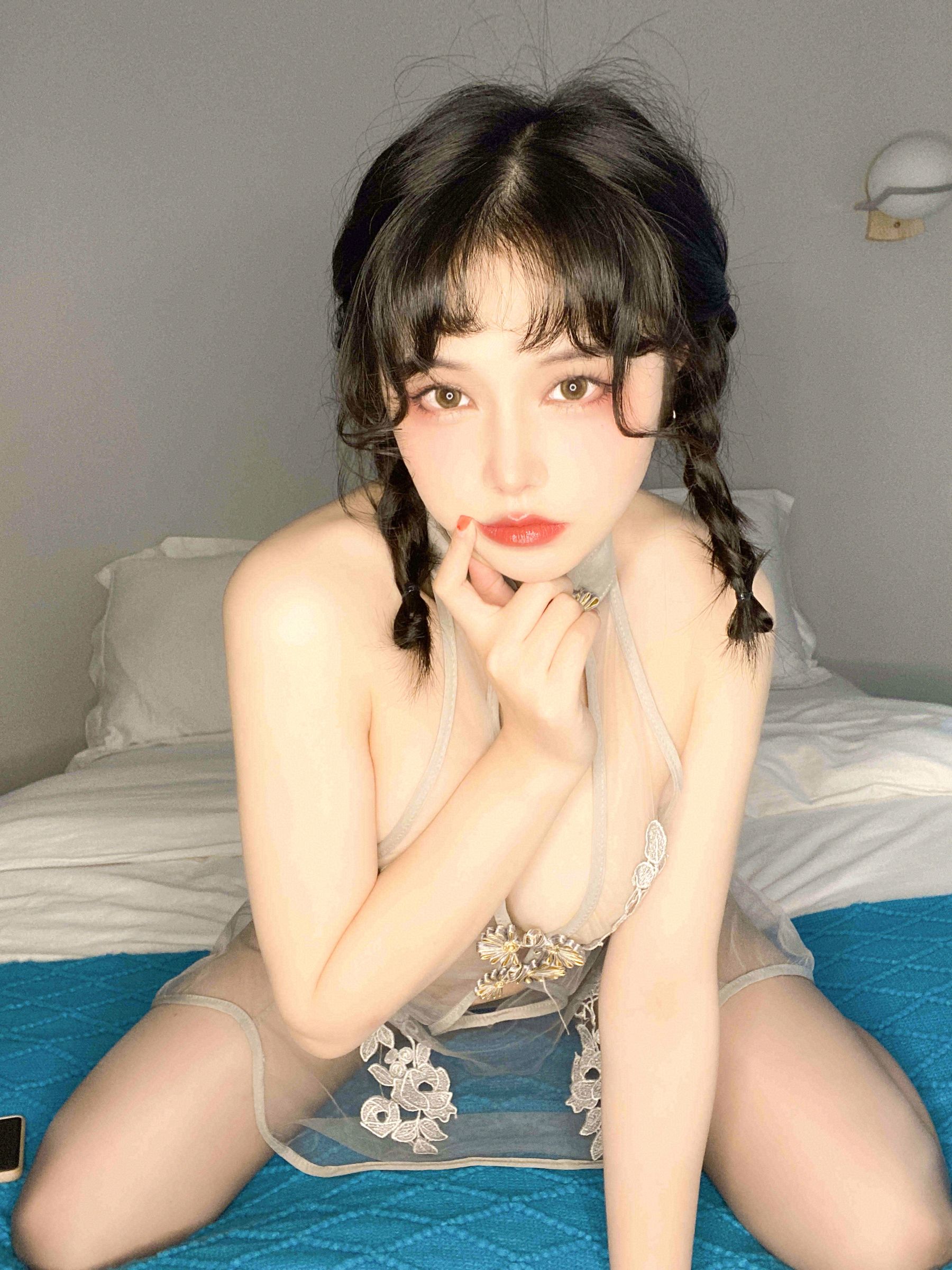 七月喵子 – 透明灰撕袜 [45P]