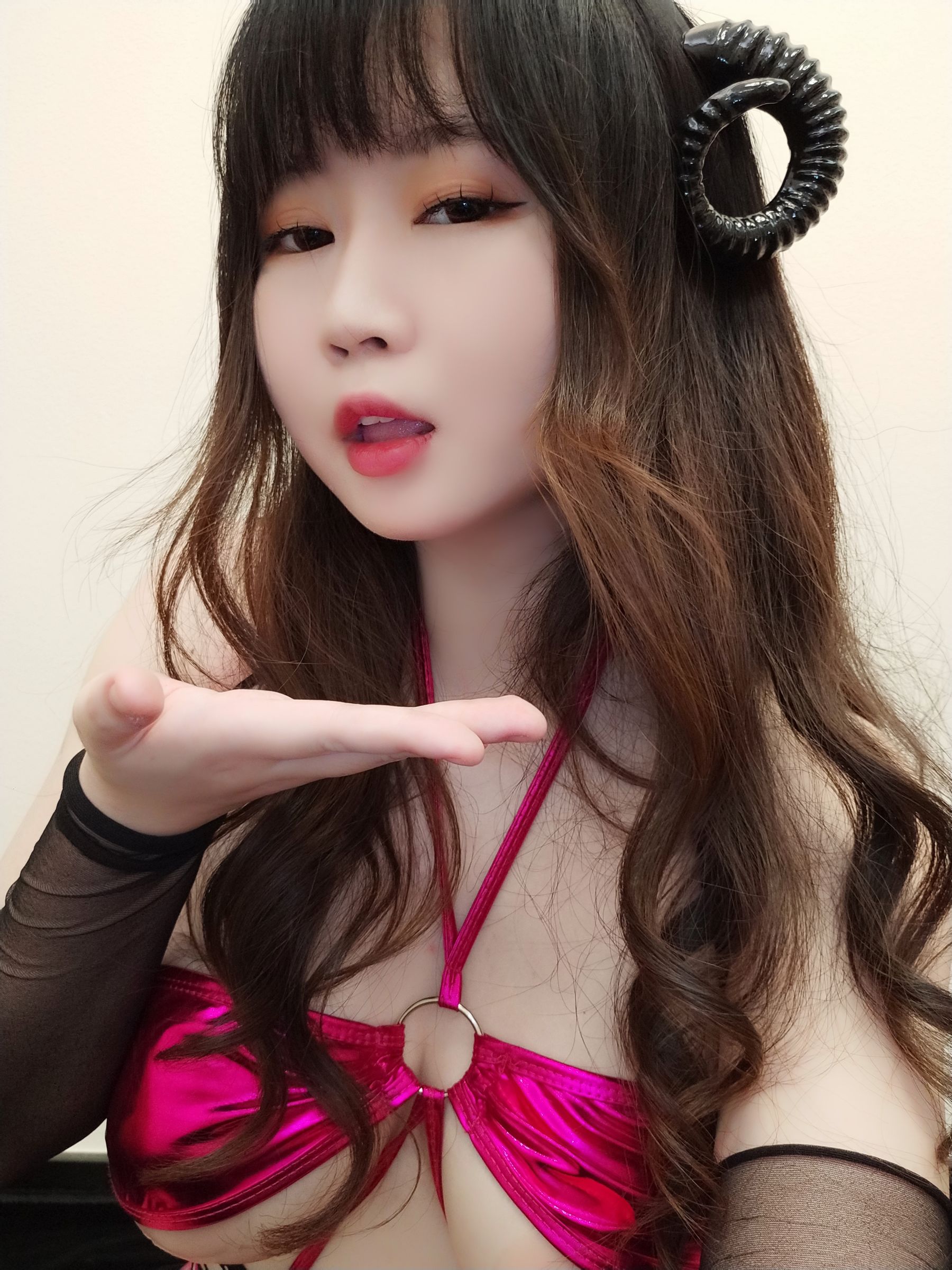 蜜桃少女是依酱呀 – 魅魔 [37P]