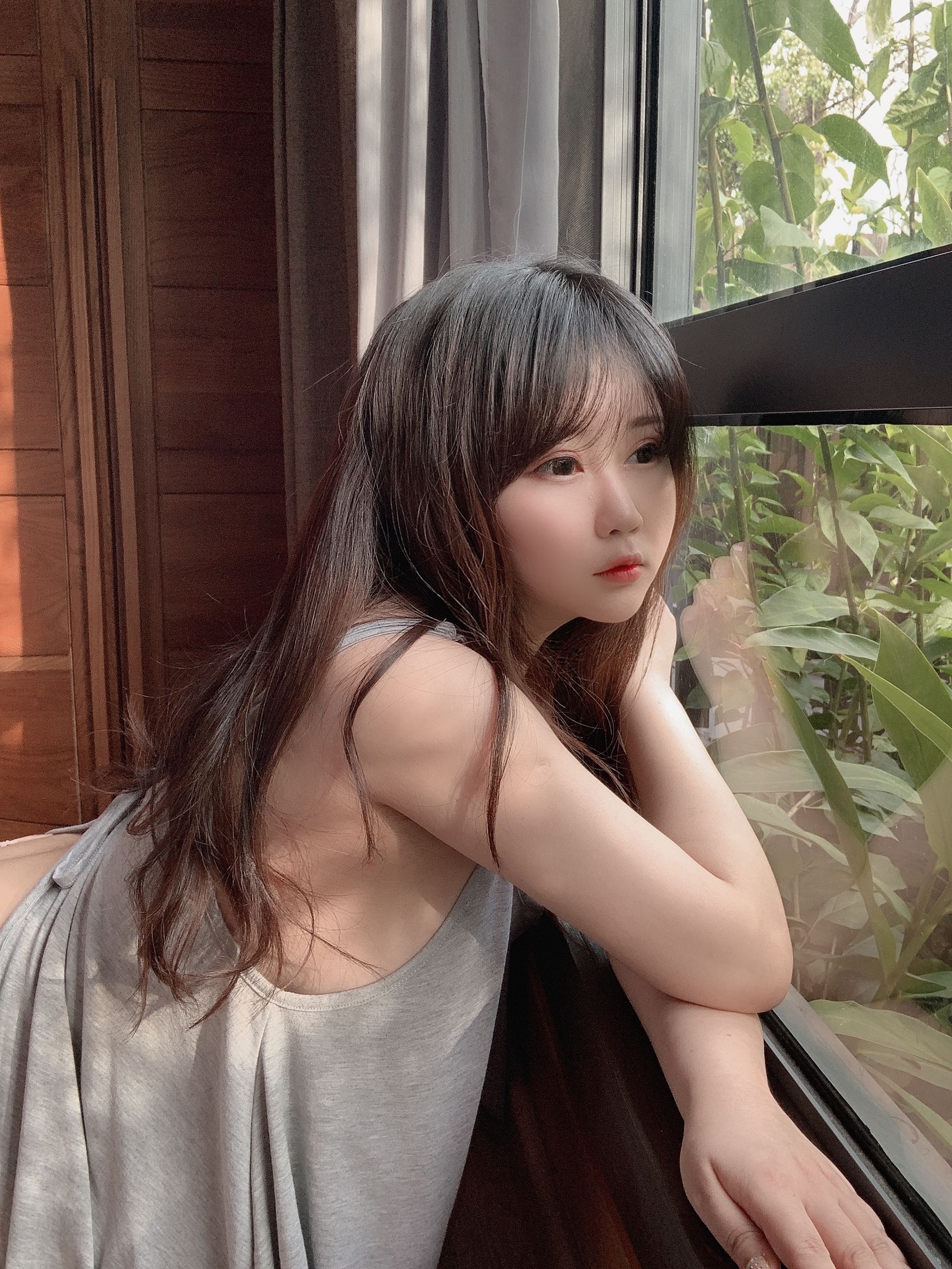 [Cosplay写真] 蜜桃少女是依酱呀 – 光 [34P]