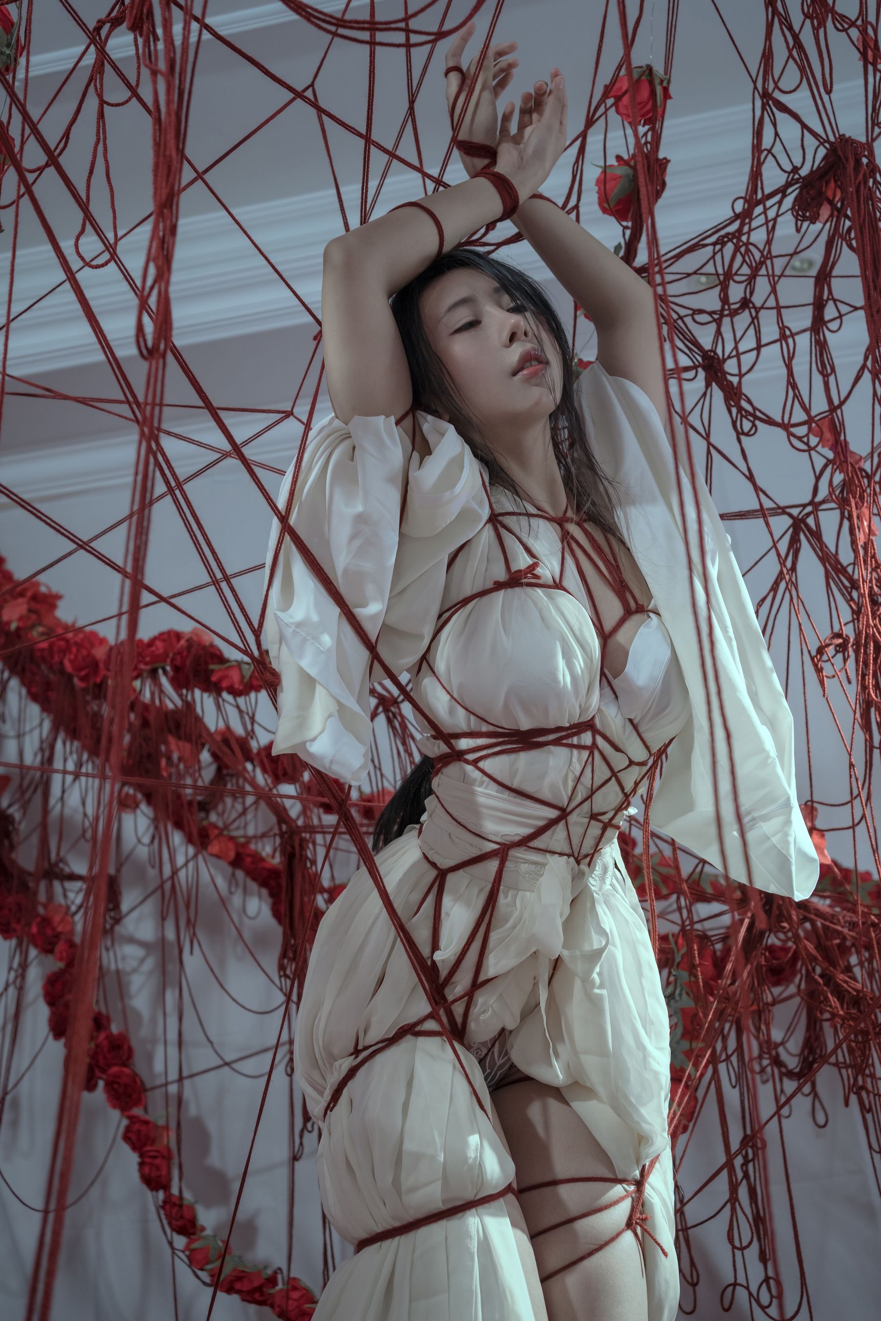 云溪溪 – 奶桃 囚鸟 [64P]