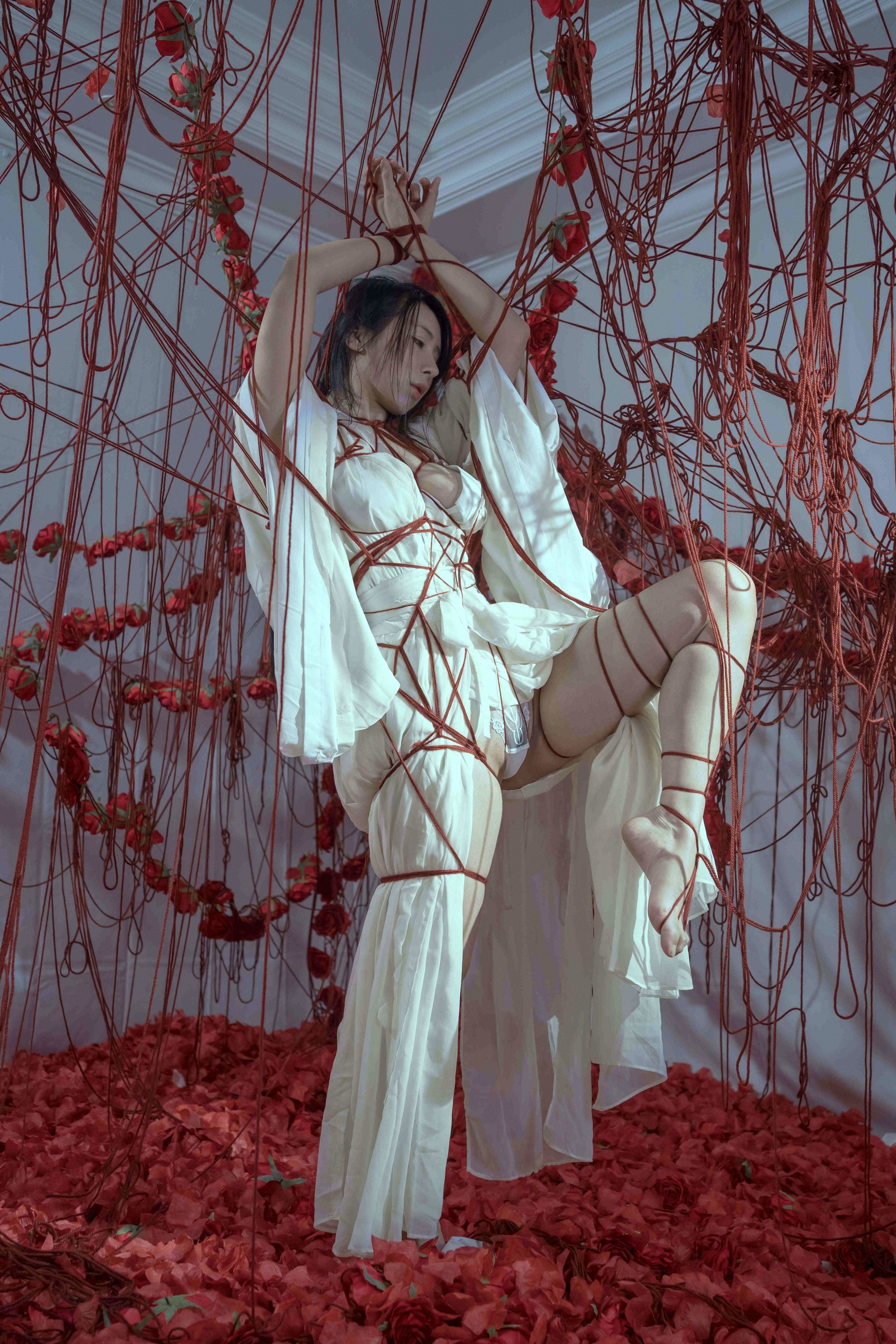 云溪溪 – 奶桃 囚鸟 [64P]