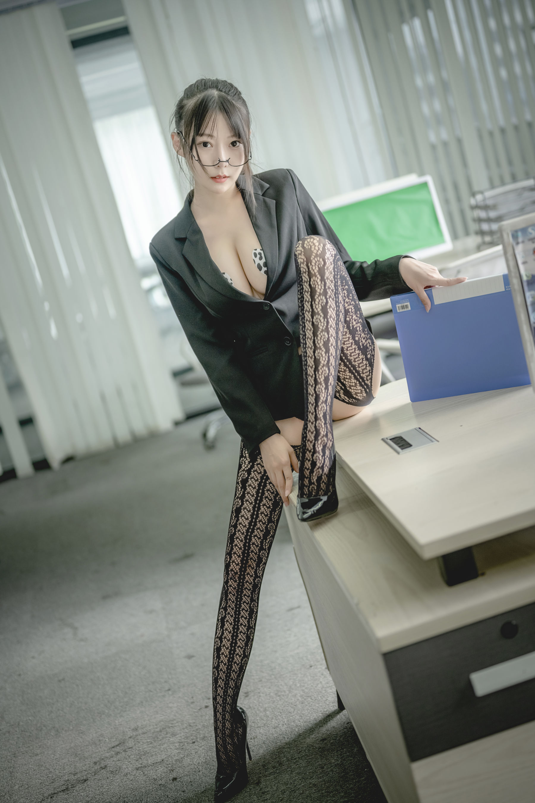 香草喵露露 – 黑色西装 [62P]