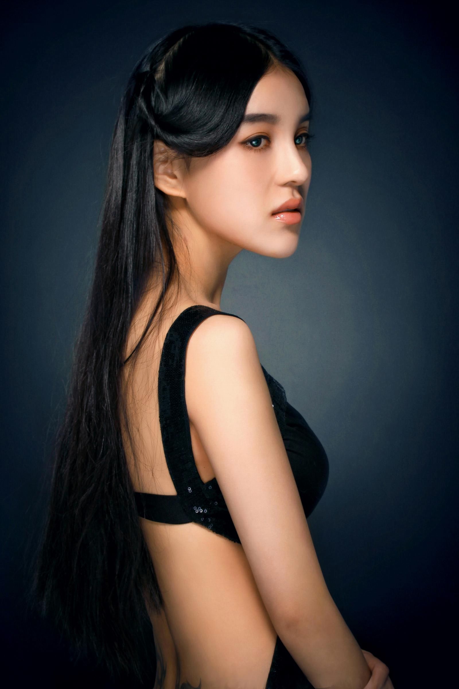 混血美女模特石一伊 棚拍图片 [45P] 插图1
