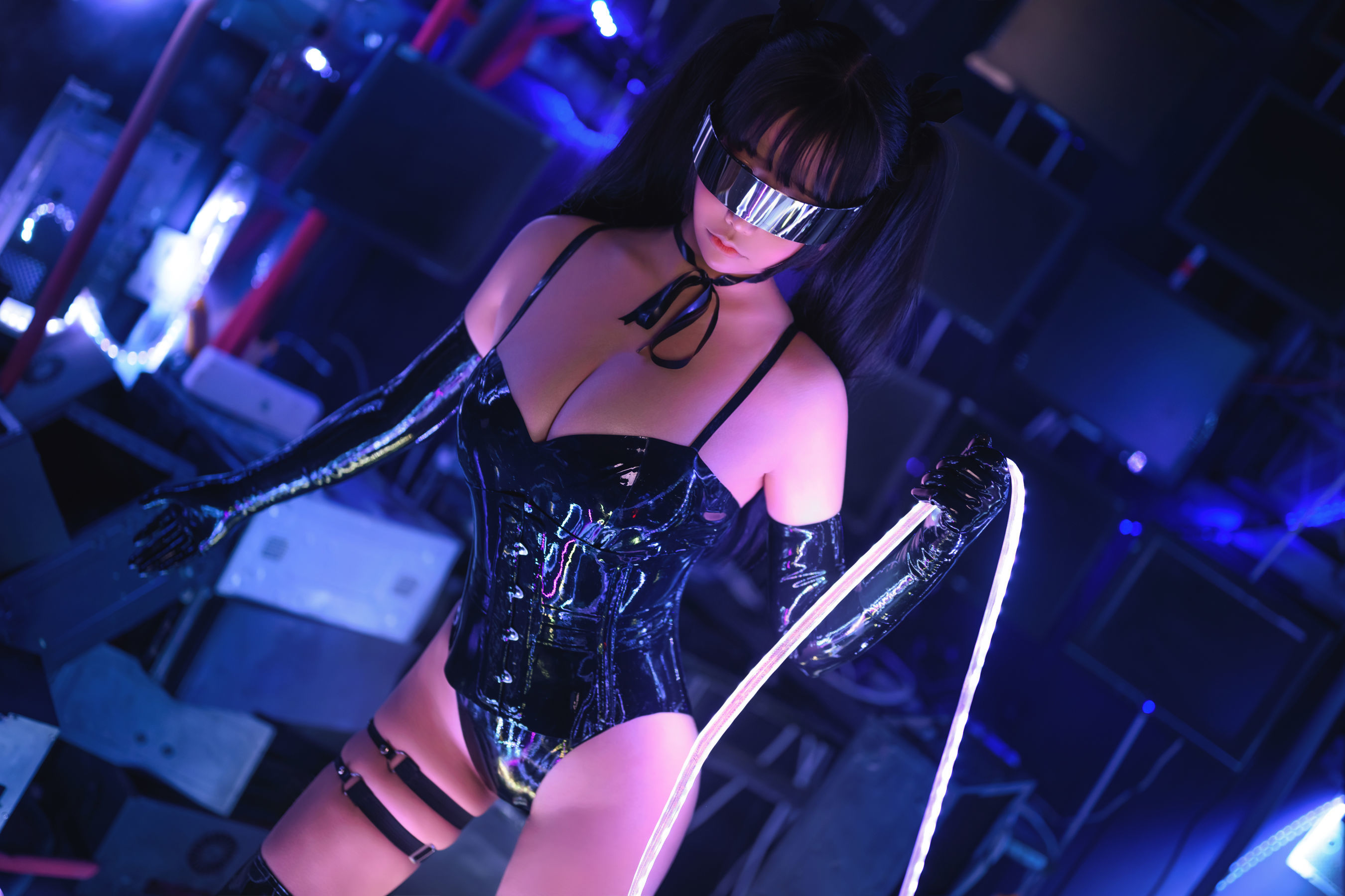 二次元妹子抱走莫子aa 情趣闪亮胶衣 [43P]