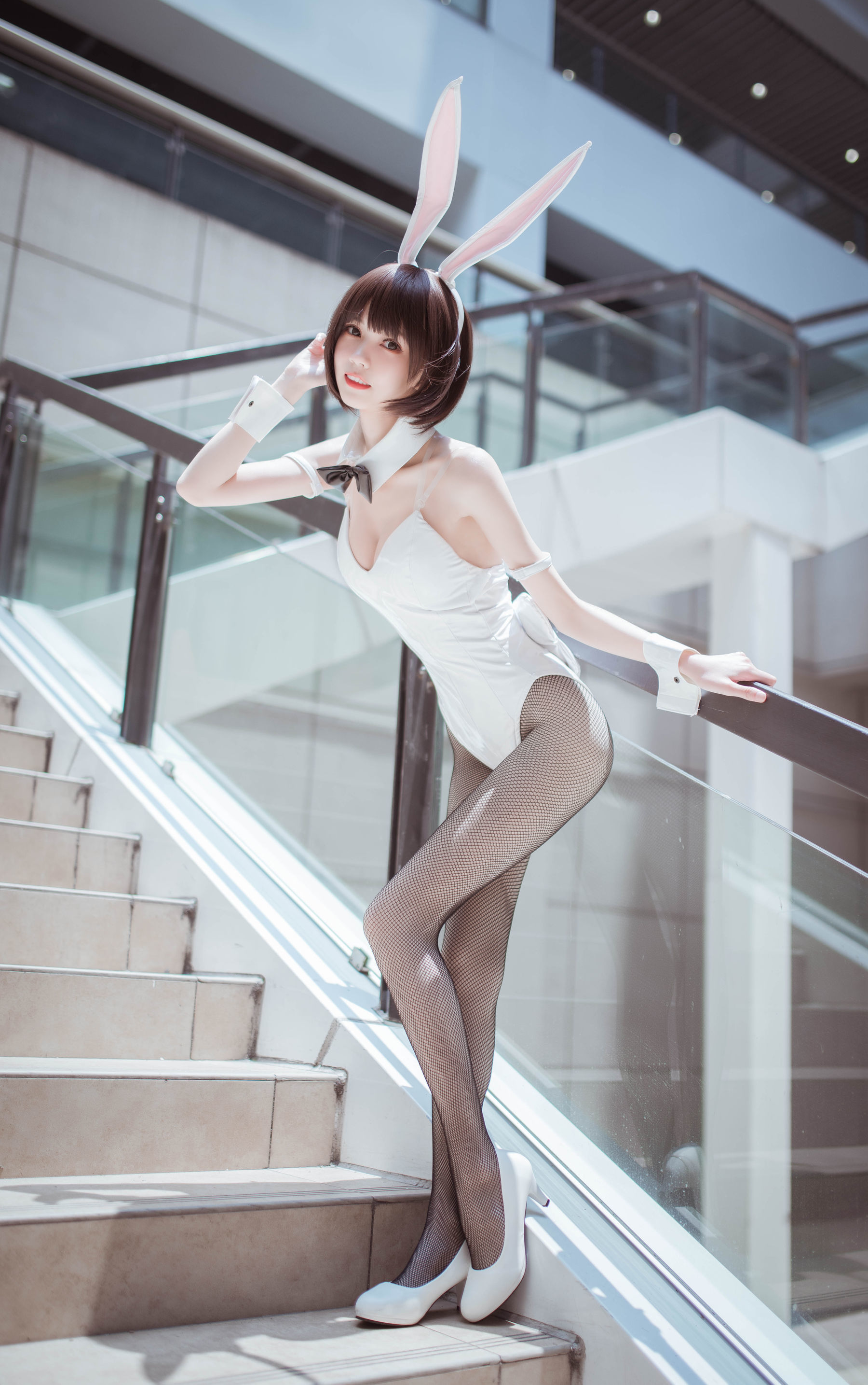[萝莉COS] 小妖精你的负卿 – 圣人惠兔女郎 [23P] 插图1