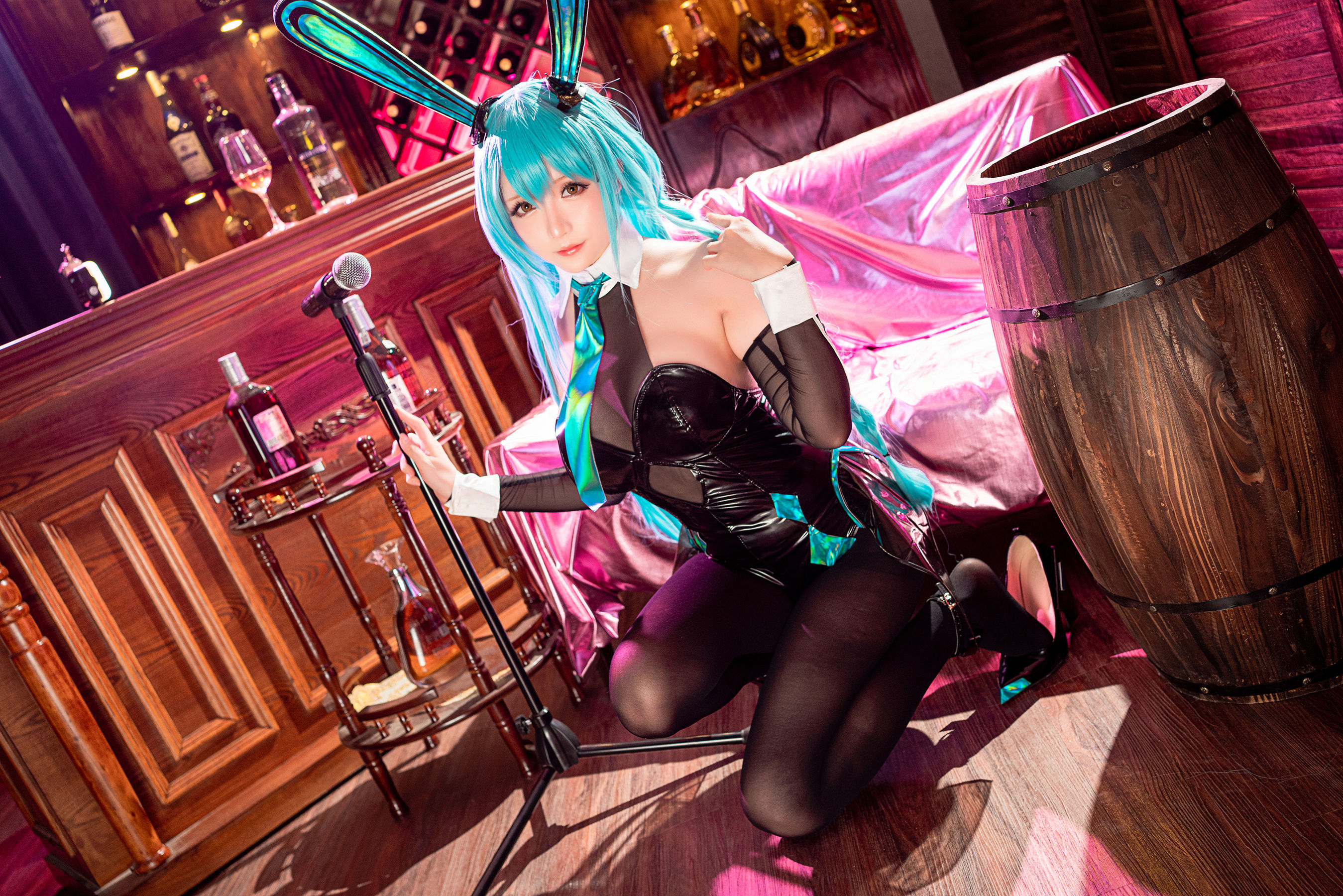 Coser小姐姐星之迟迟 – 纯白と漆黑《树城》 [25P]