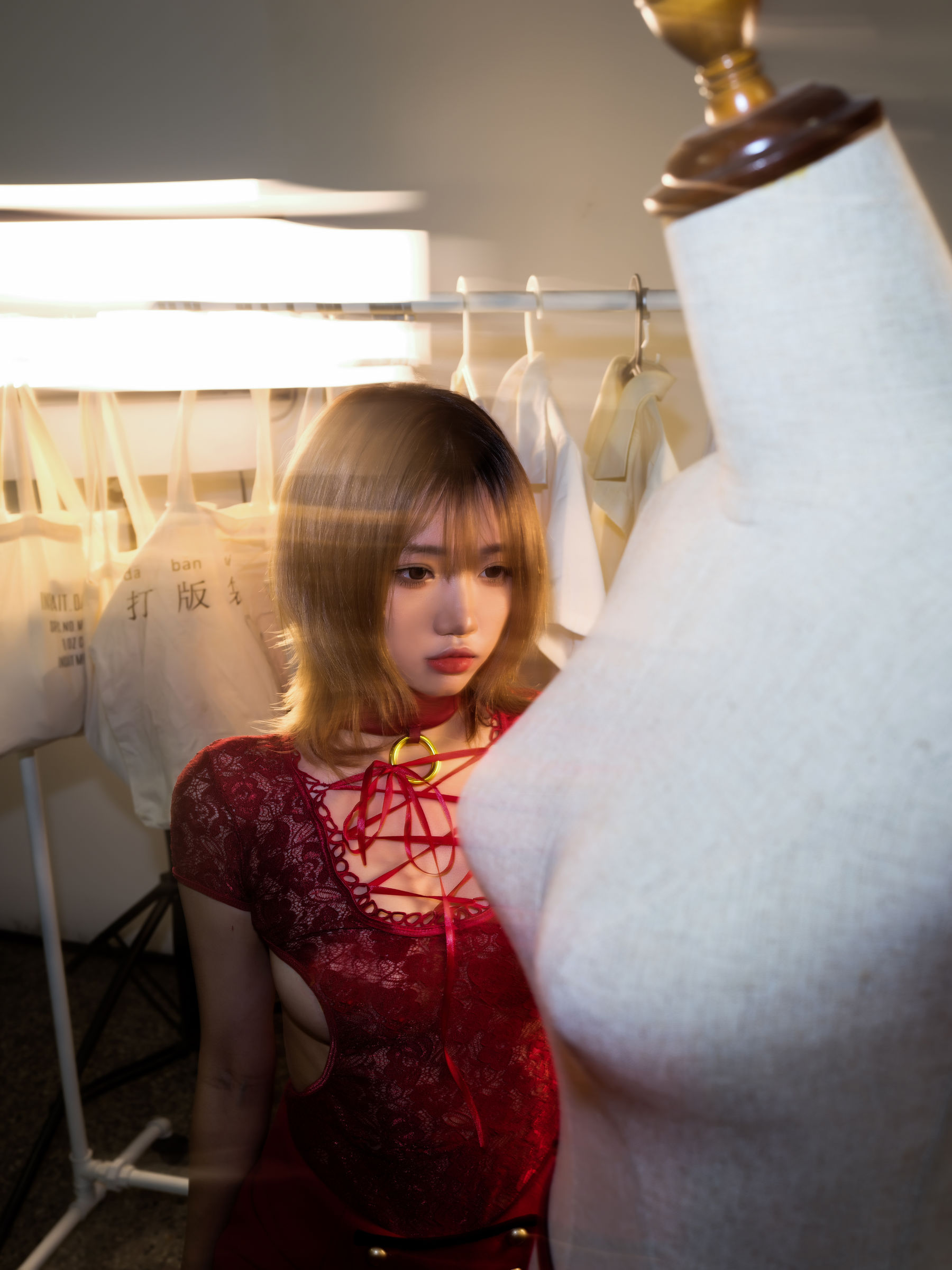 动漫博主柒柒要乖哦 – 红 [29P]