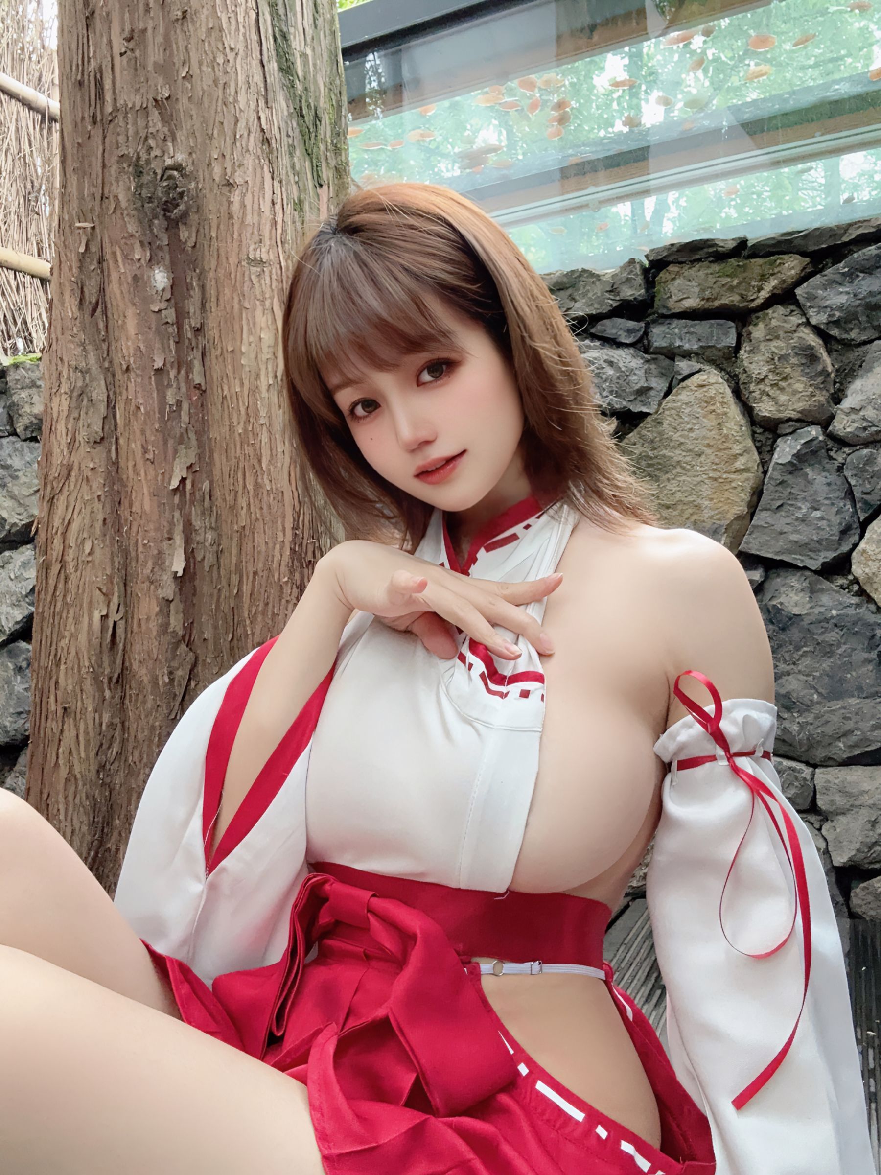 动漫博主小仓千代wfantia – 2023-04-06 巫女与汤池 [14P]