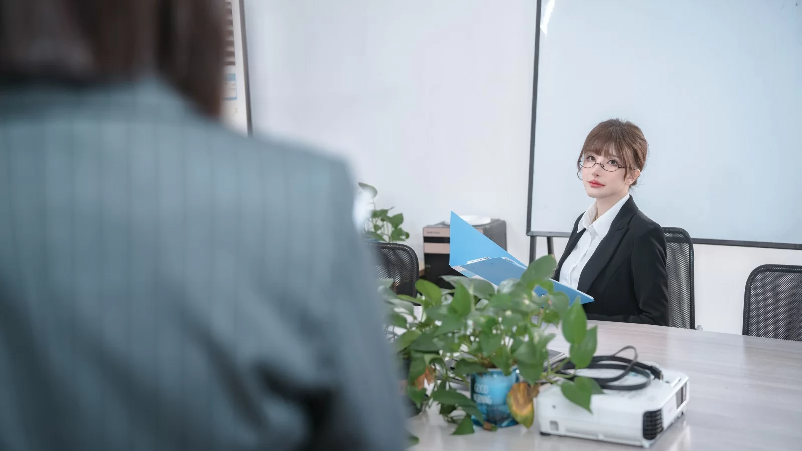 鹿八岁 – 女上司和女下属 [64P]