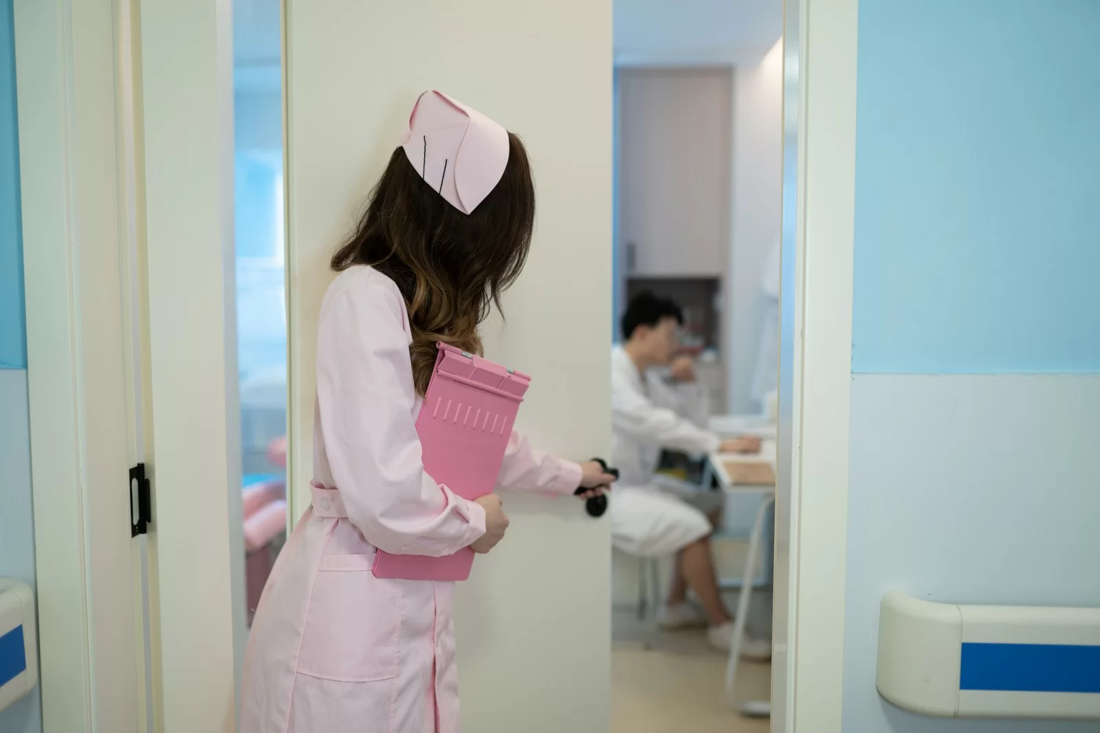 鹿八岁 – 医生和护士 [51P]