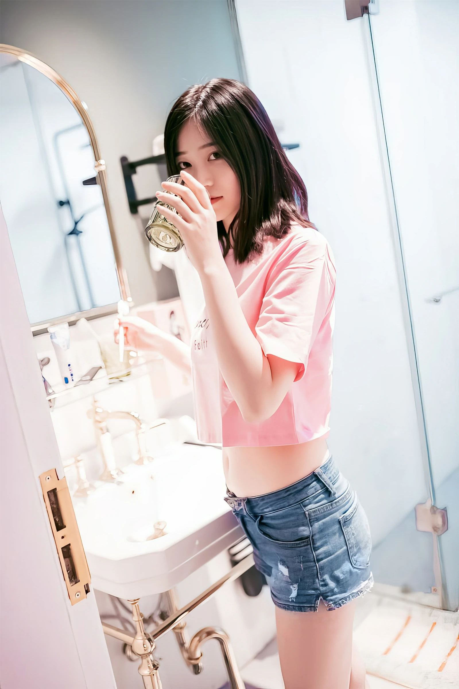 年年Nnian – 短裤T恤 [22P]