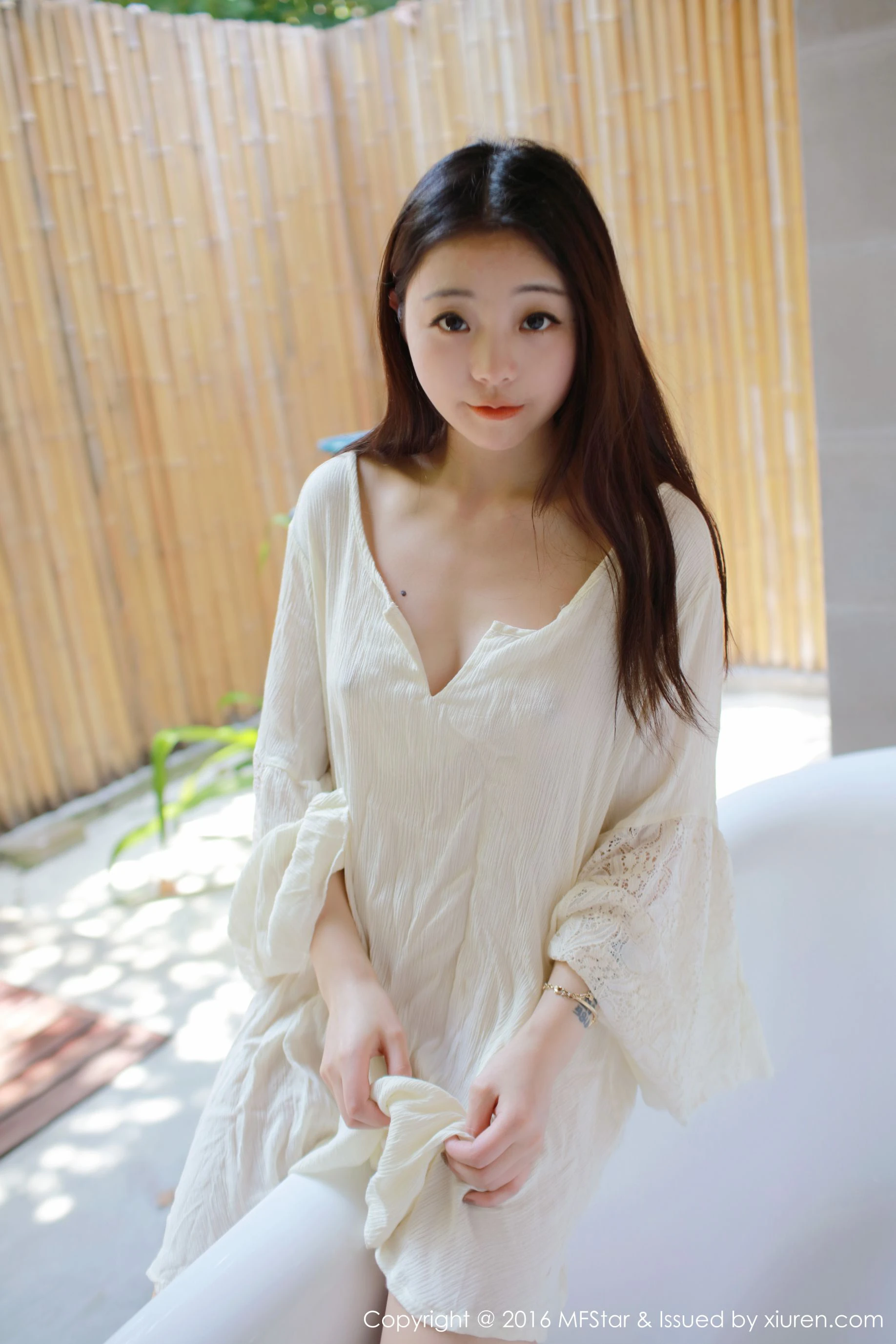 佘贝拉bella《湿身诱惑与激凸福利》 模范学院 Vol.072