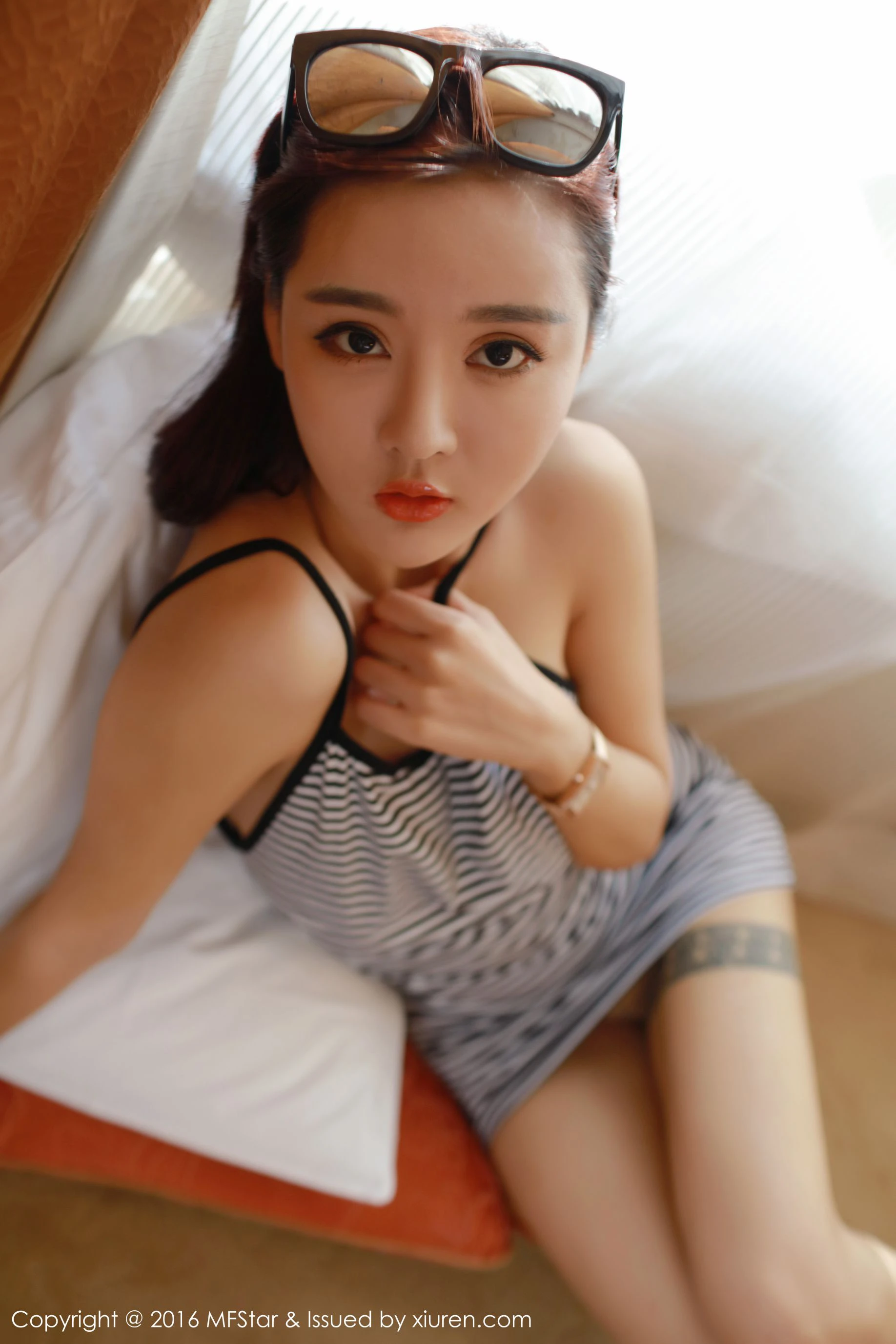 佳佳JiaJia &五官精致、颜值靓丽且拥有傲人巨乳的美女模特 模范学院 Vol.060 插图1