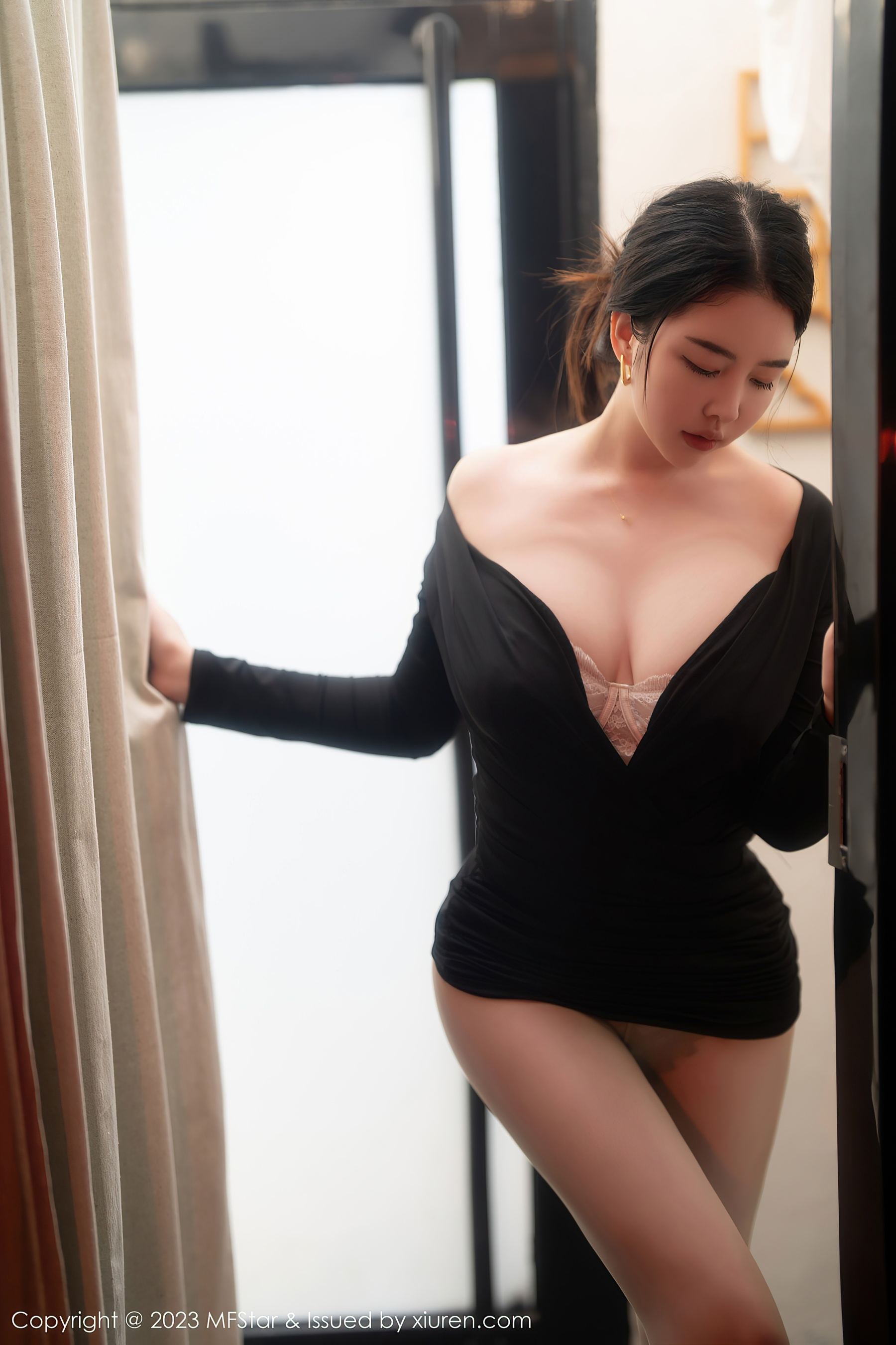 模范学院 VOL.596 樱桃小犊子 丰腴美臀