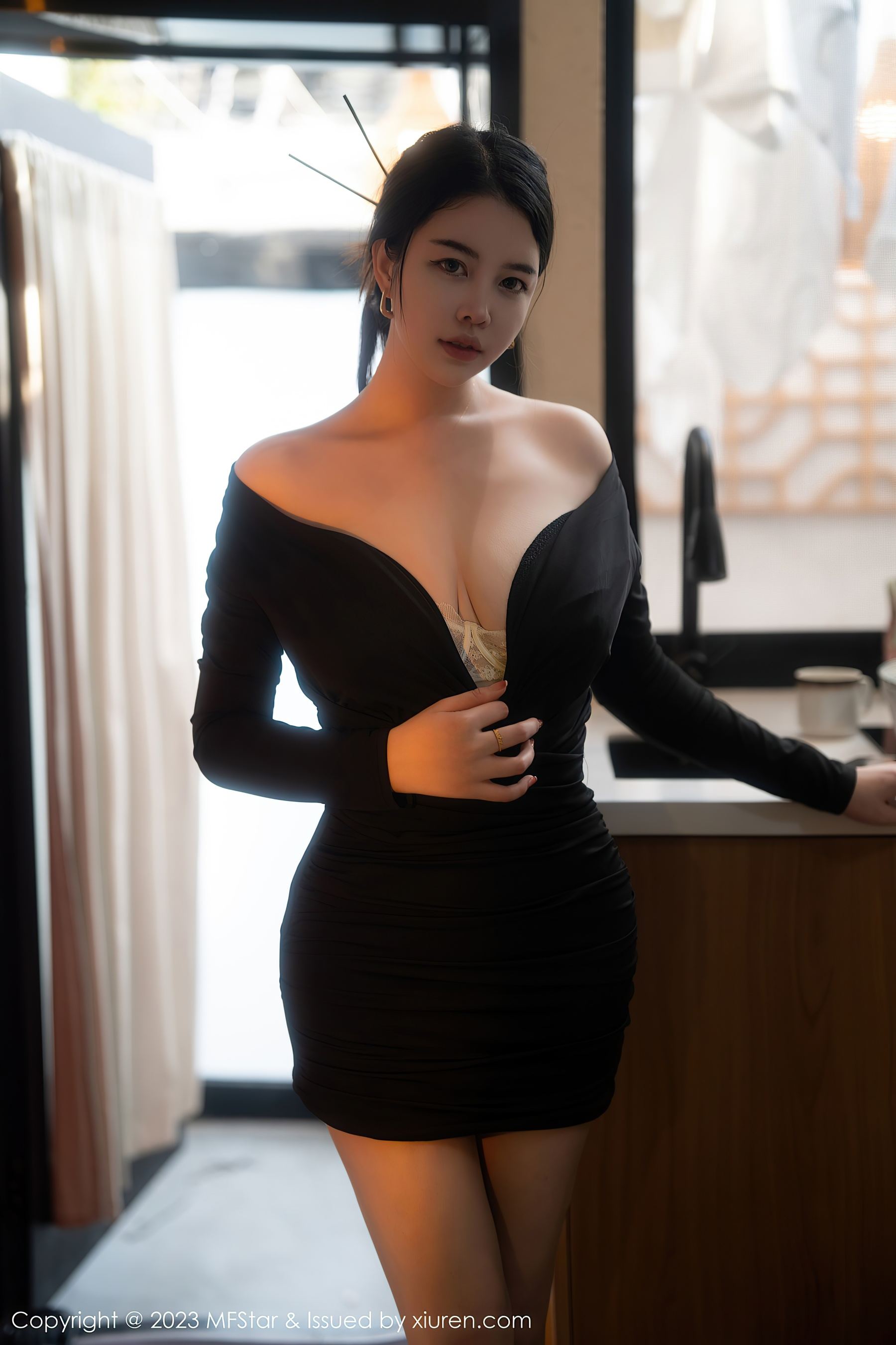 模范学院 VOL.596 樱桃小犊子 丰腴美臀