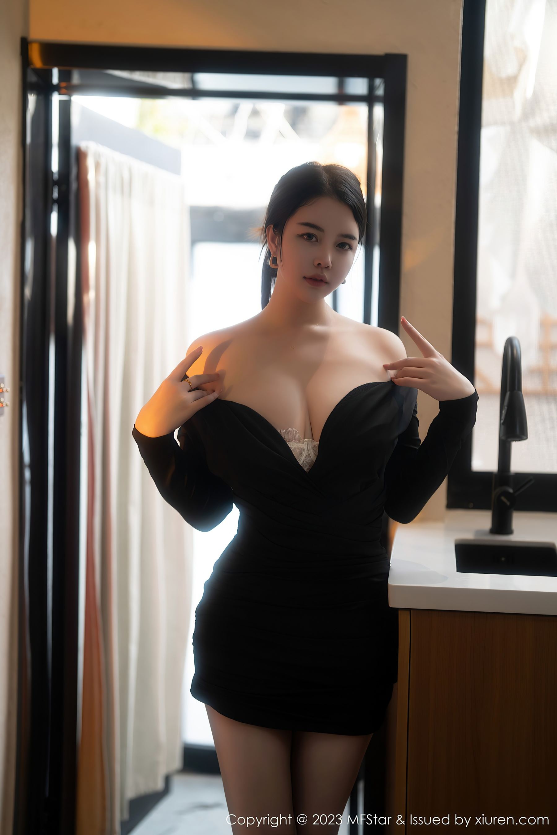 模范学院 VOL.596 樱桃小犊子 丰腴美臀